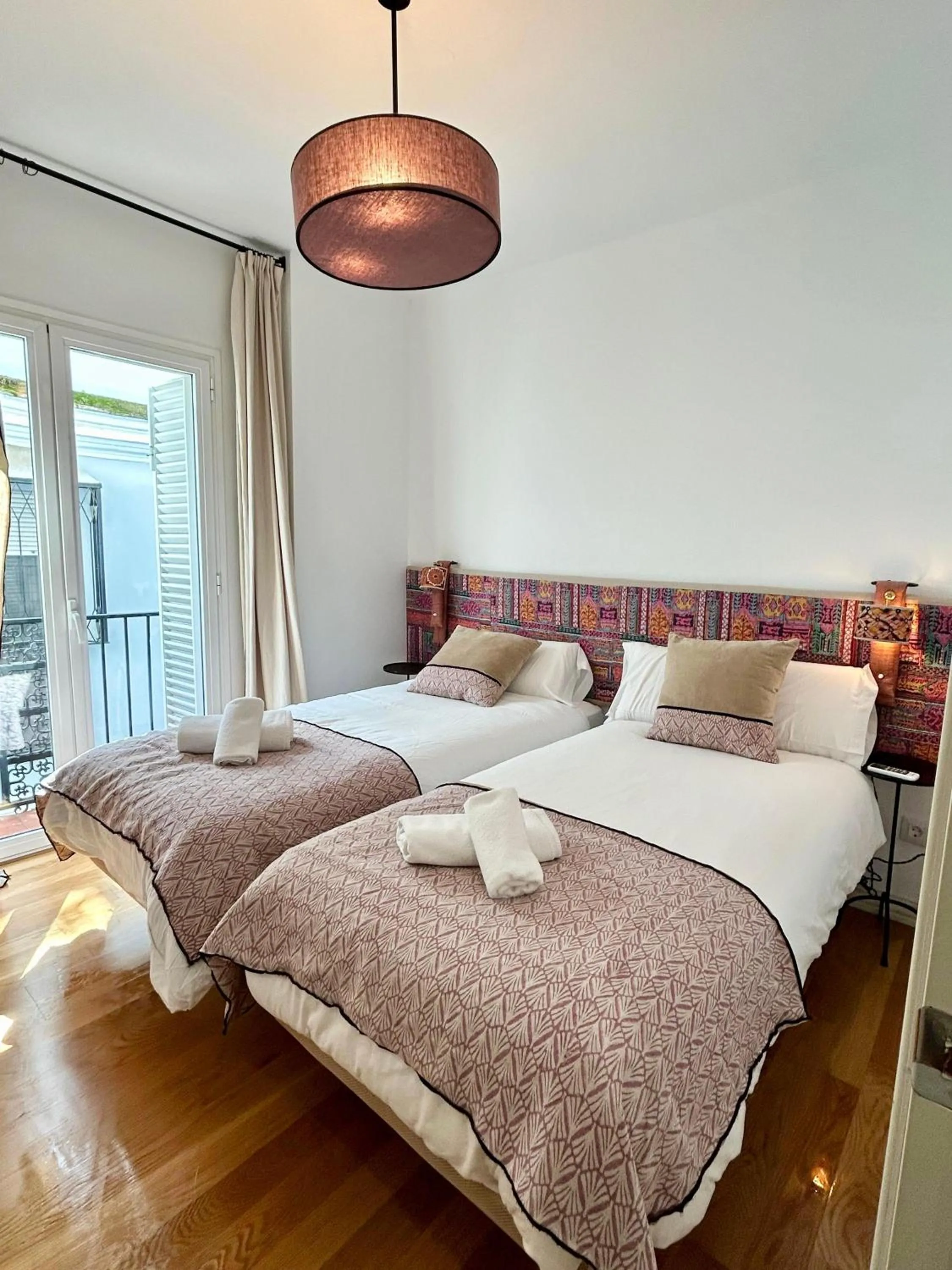 Bed in The Zentral Suites & Apartments