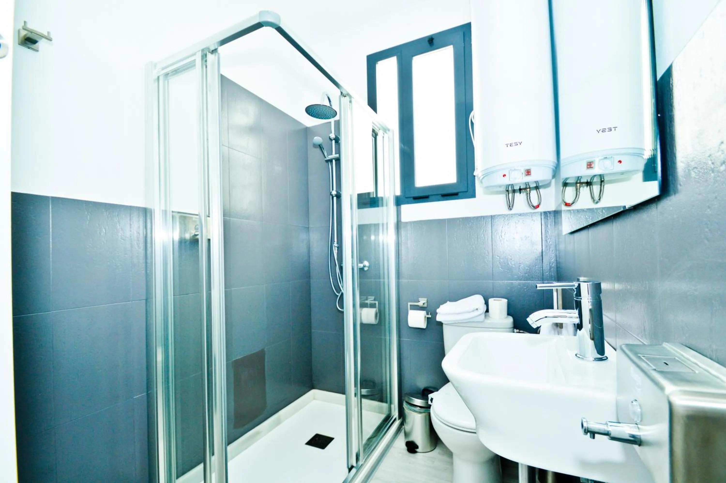 Shower in The Zentral Suites & Apartments