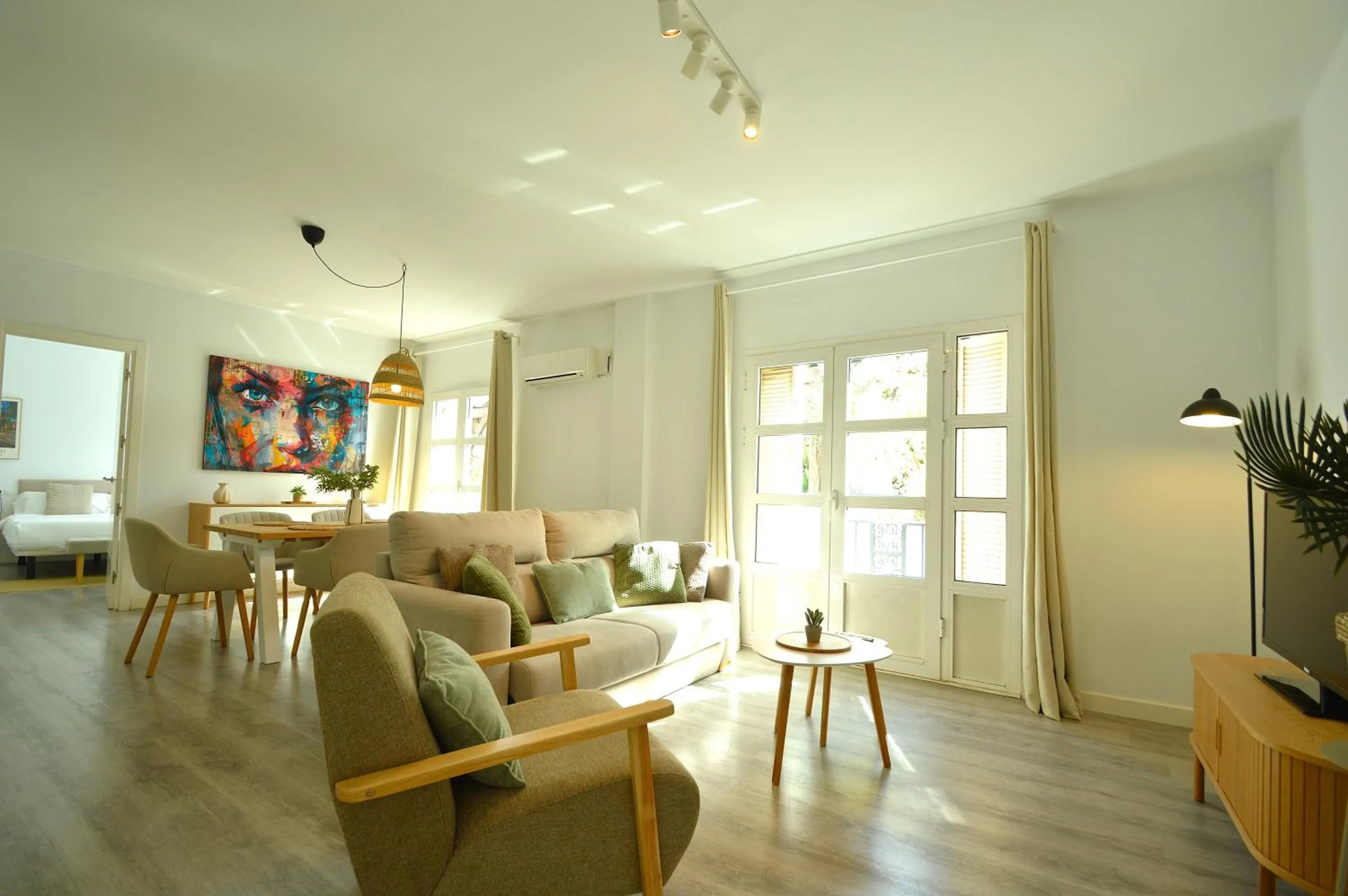 TV and multimedia in The Zentral Suites & Apartments