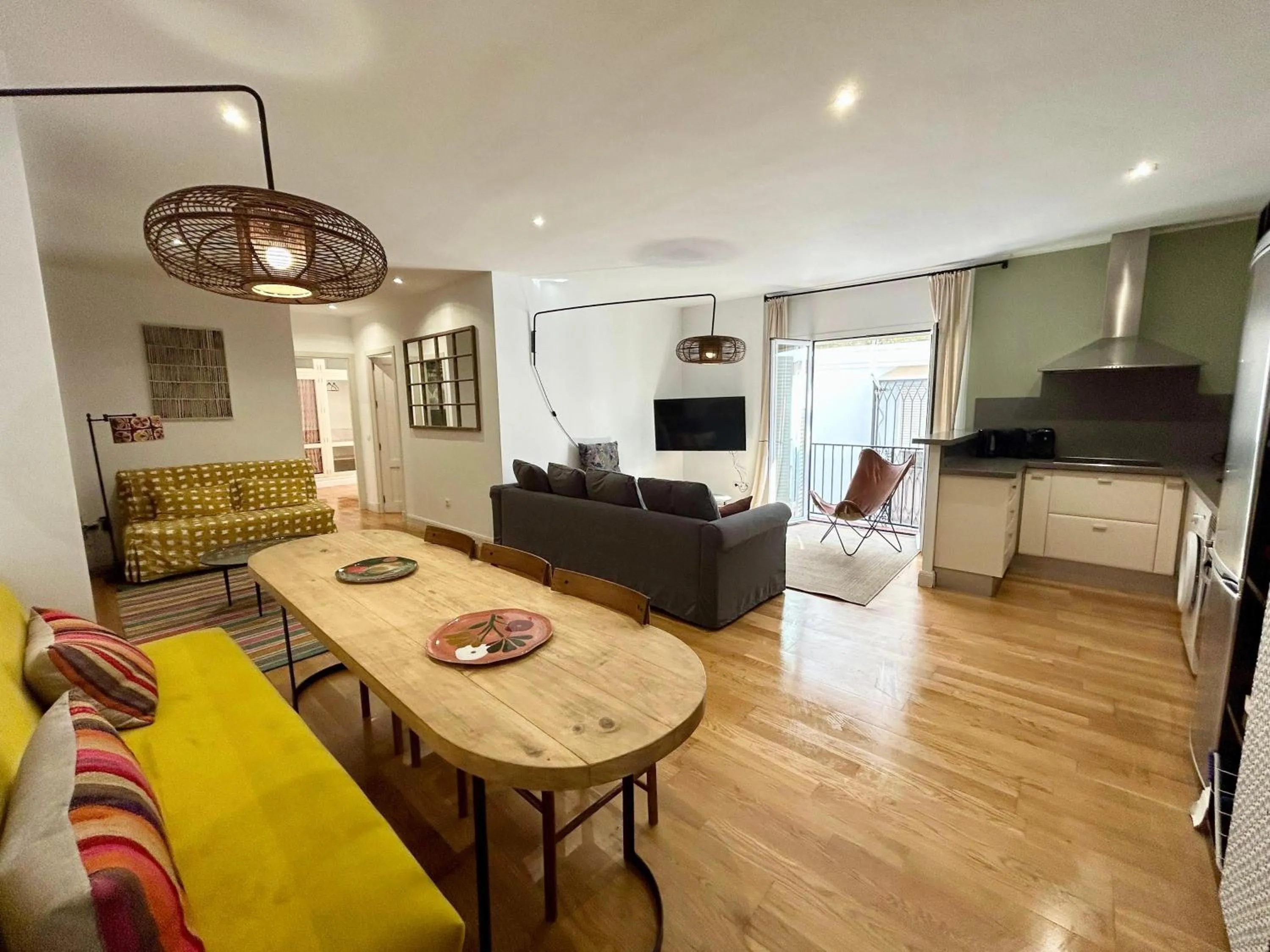 Communal lounge/ TV room in The Zentral Suites & Apartments