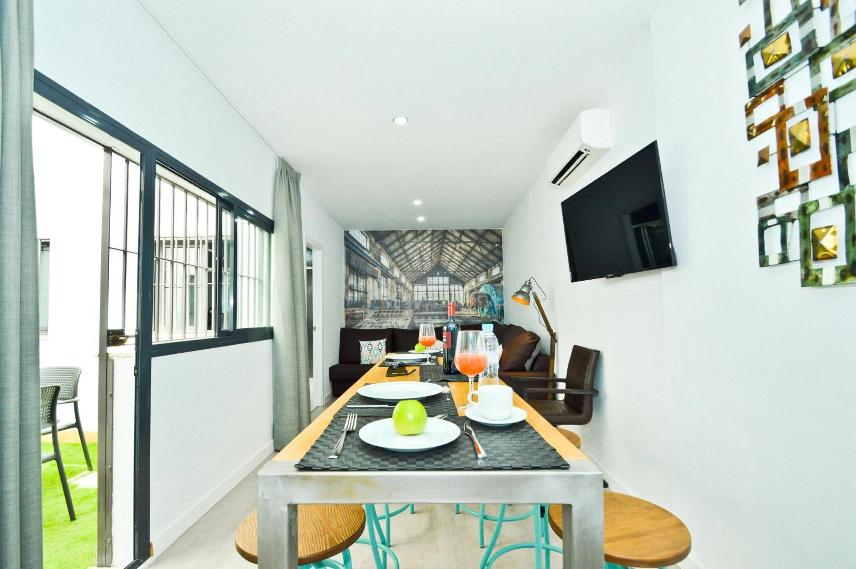 Communal lounge/ TV room in The Zentral Suites & Apartments