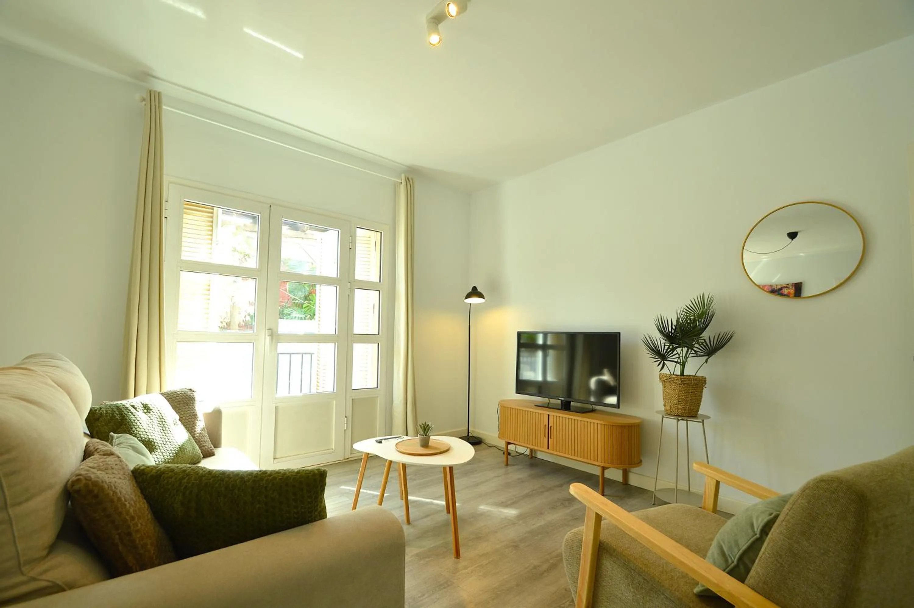 TV and multimedia in The Zentral Suites & Apartments