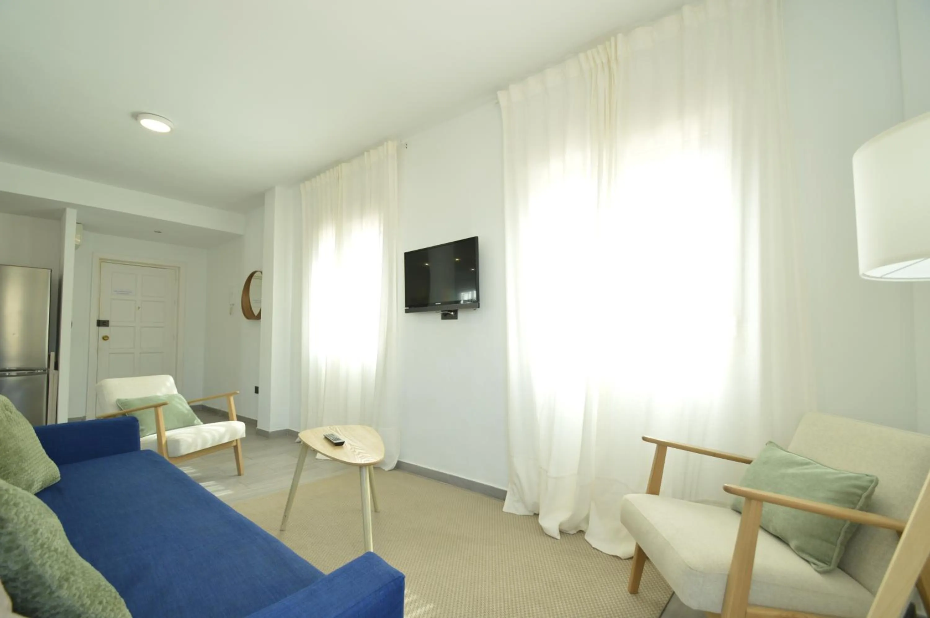 Communal lounge/ TV room in The Zentral Suites & Apartments