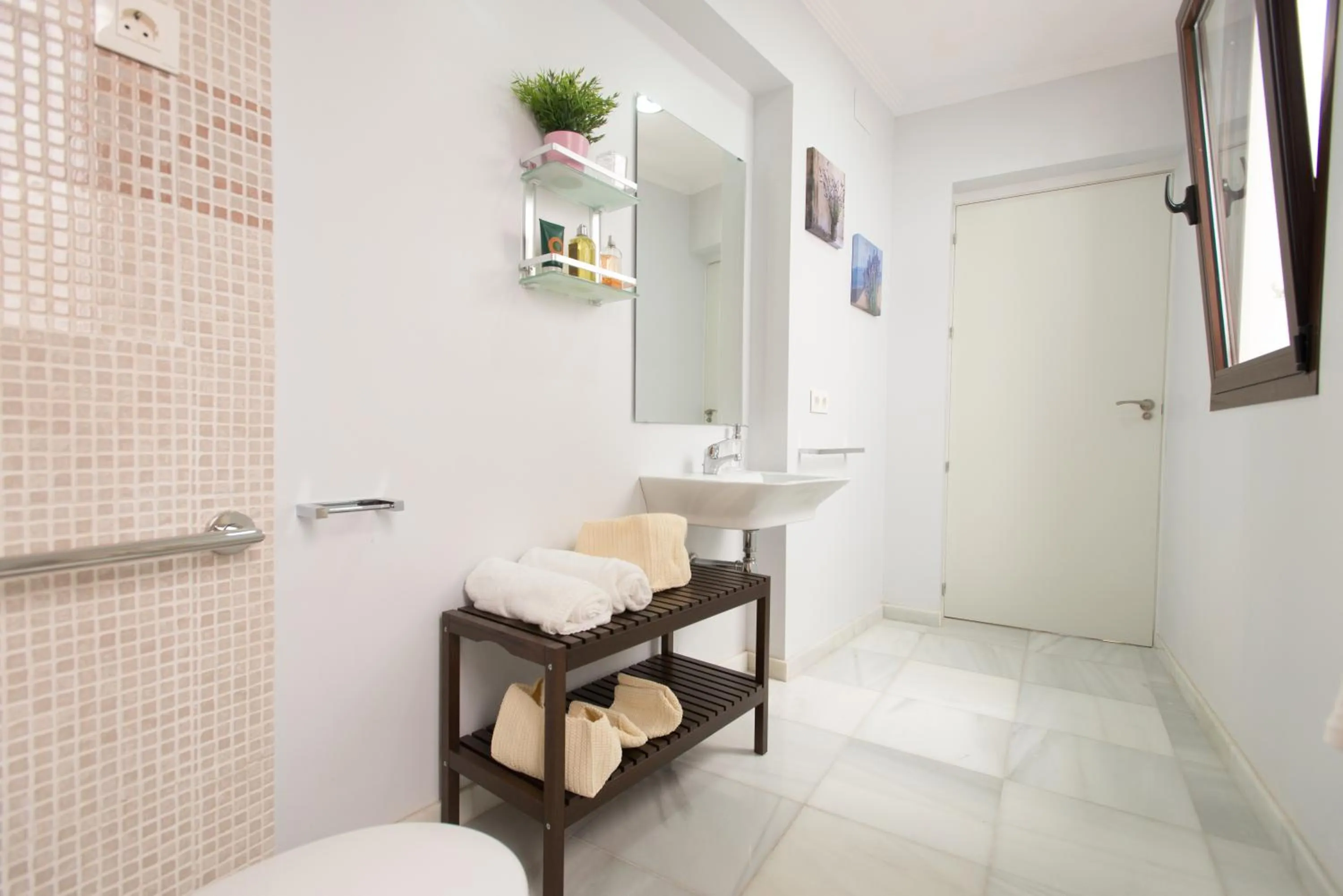 Bathroom in The Zentral Suites & Apartments