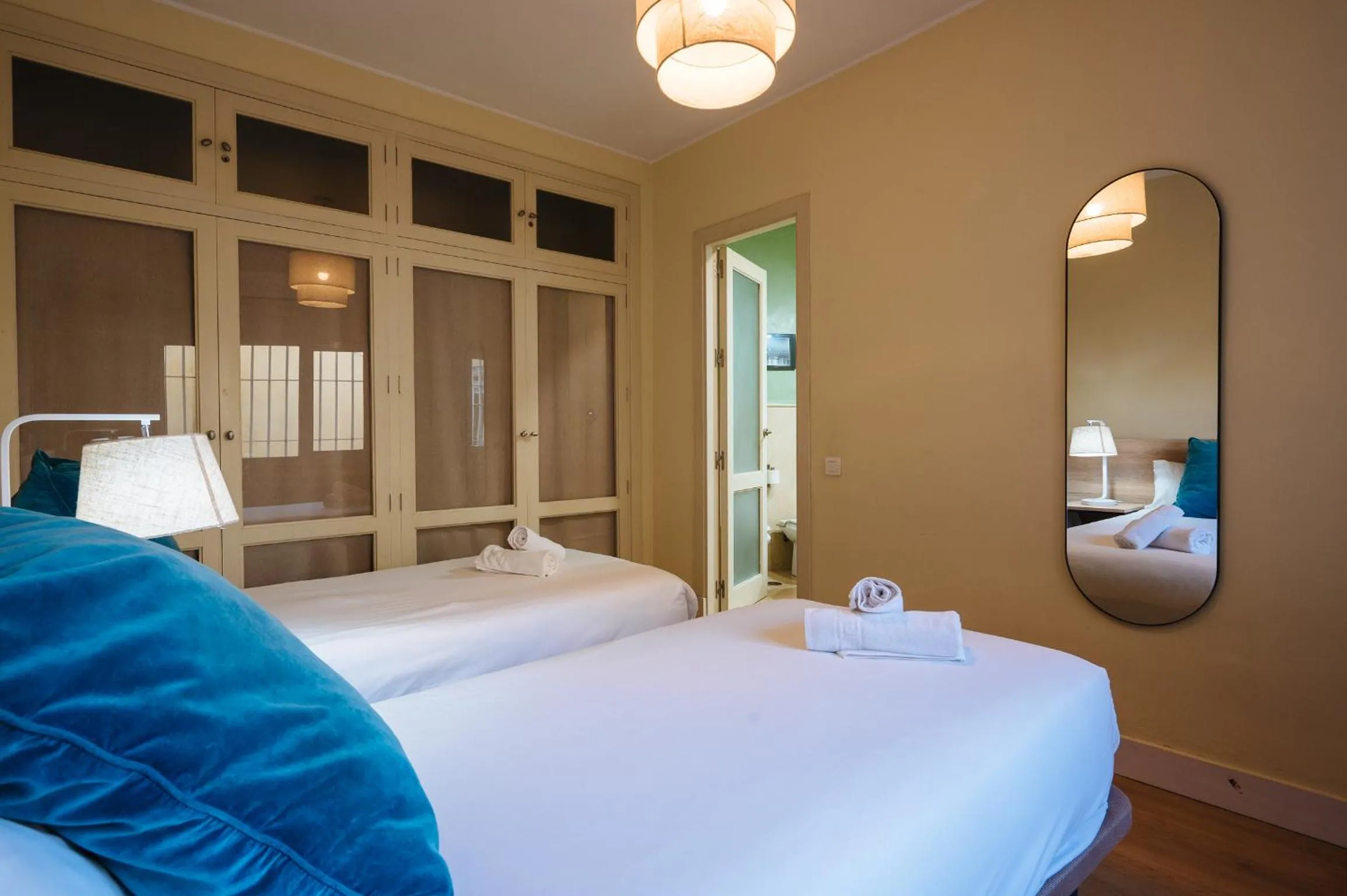 Bed in The Zentral Suites & Apartments