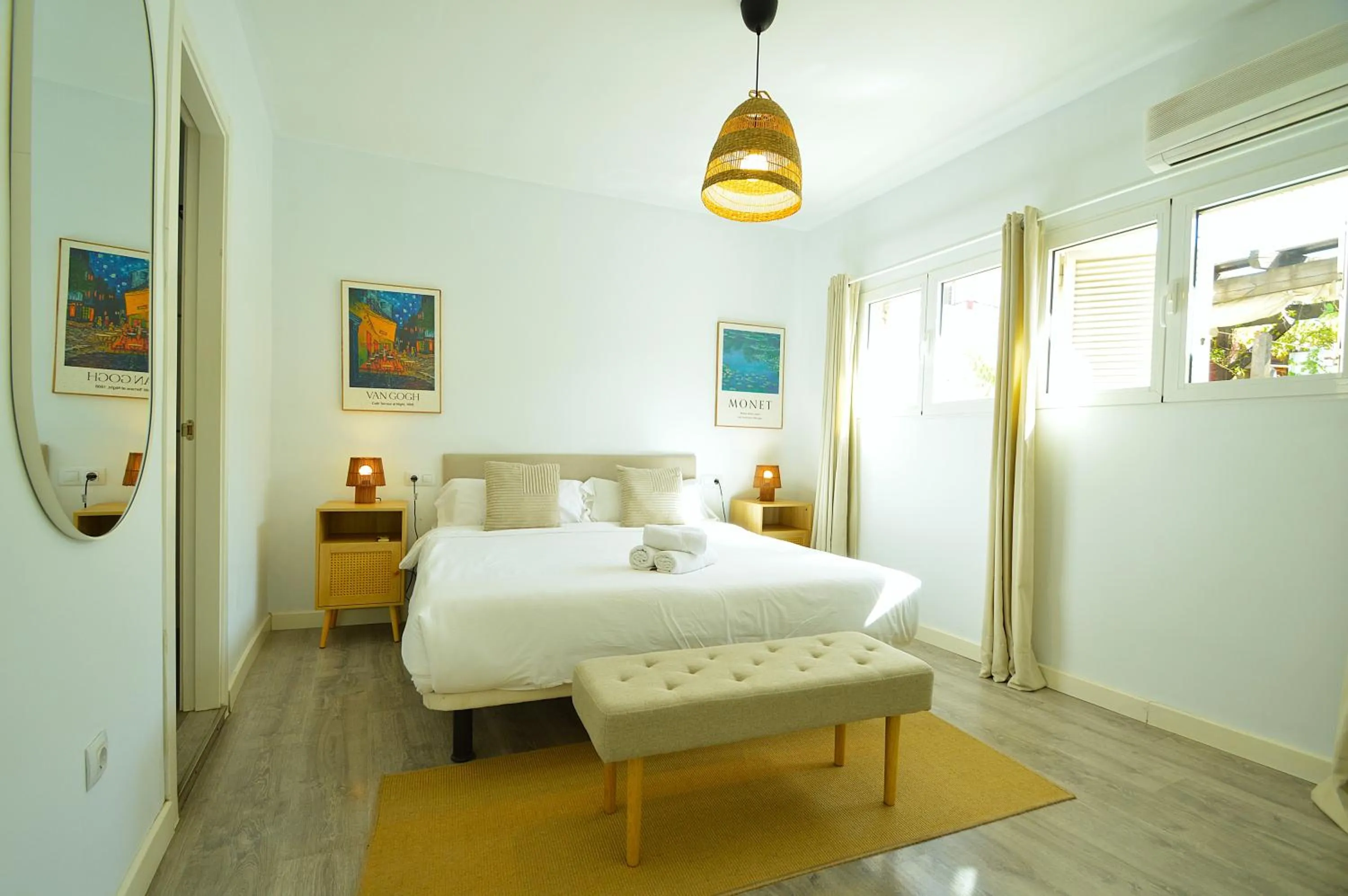 Bed in The Zentral Suites & Apartments