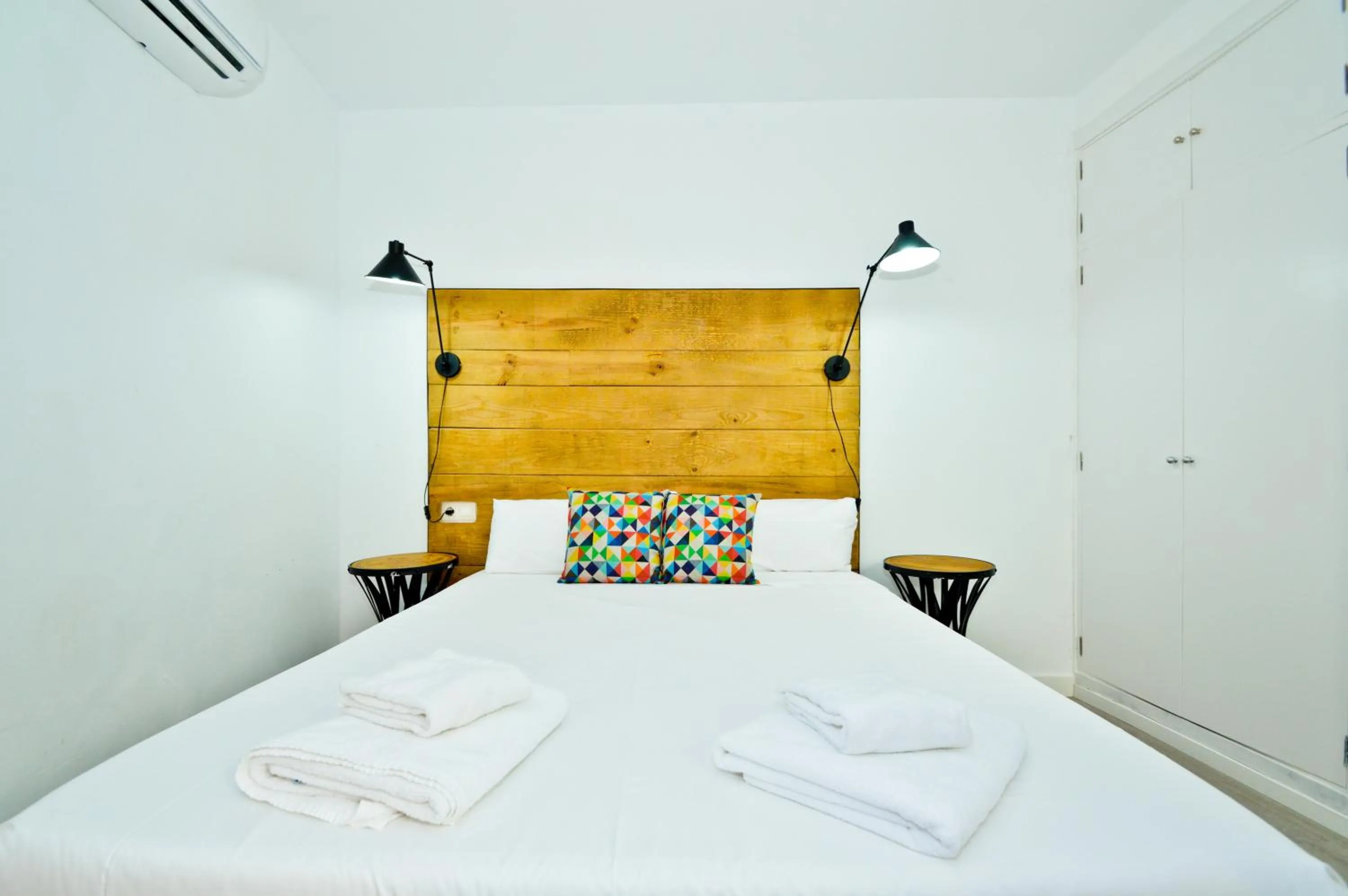 Bed in The Zentral Suites & Apartments