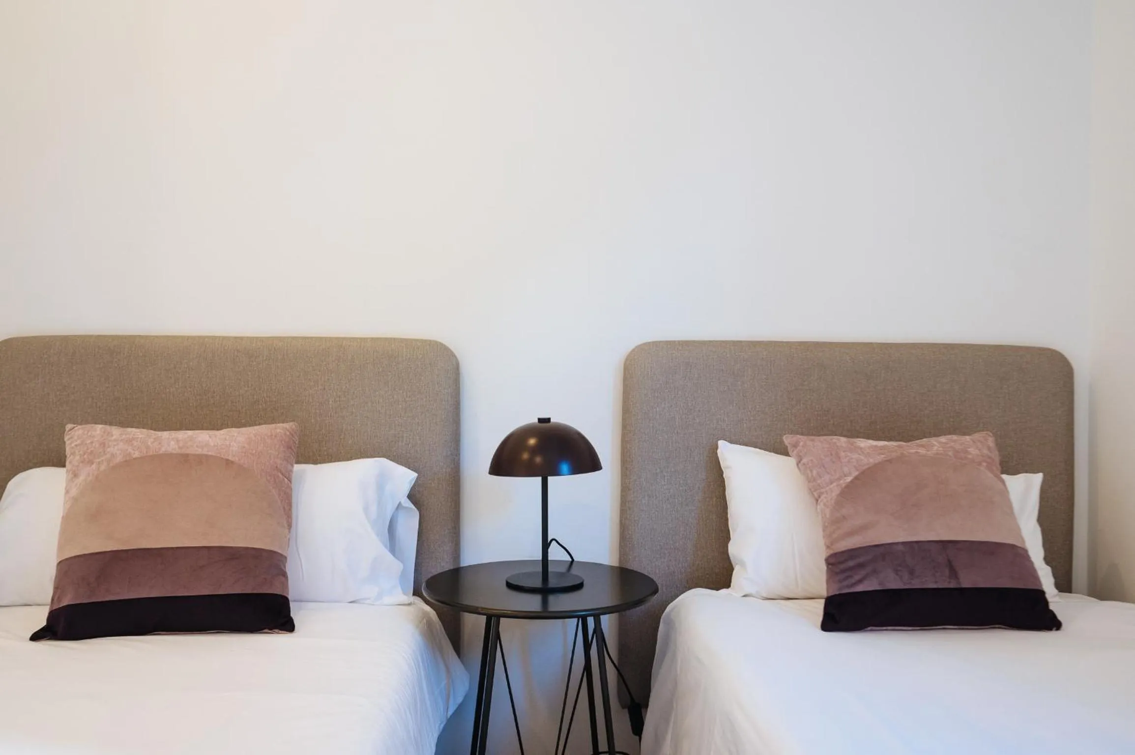 Bed in The Zentral Suites & Apartments