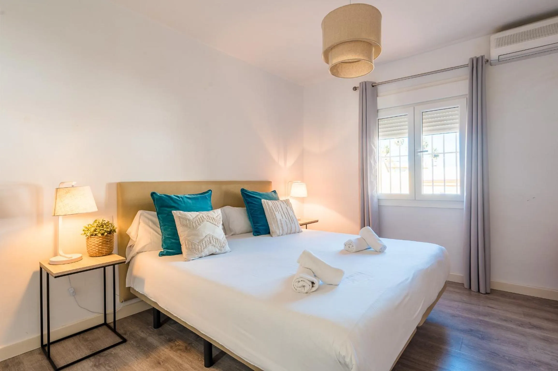 Bed in The Zentral Suites & Apartments