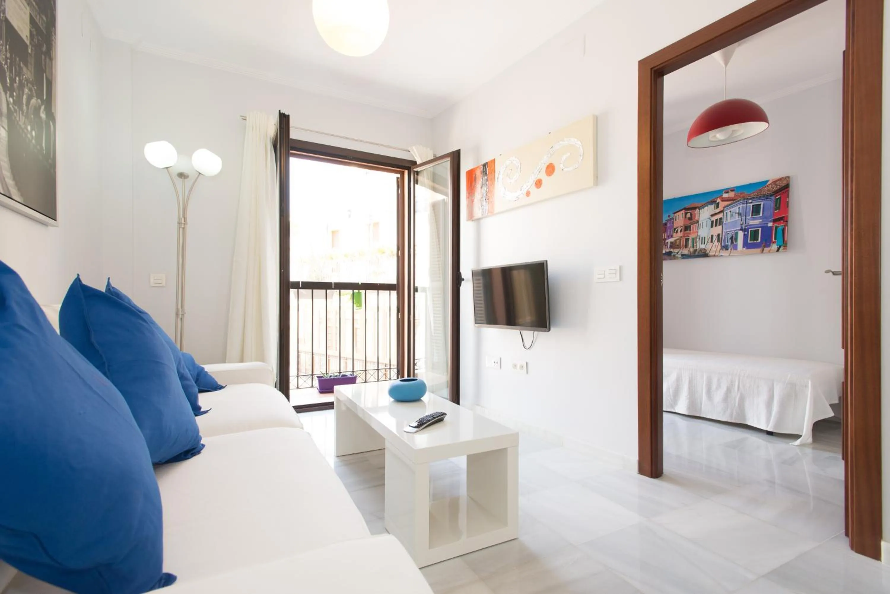 Living room, Bed in The Zentral Suites & Apartments