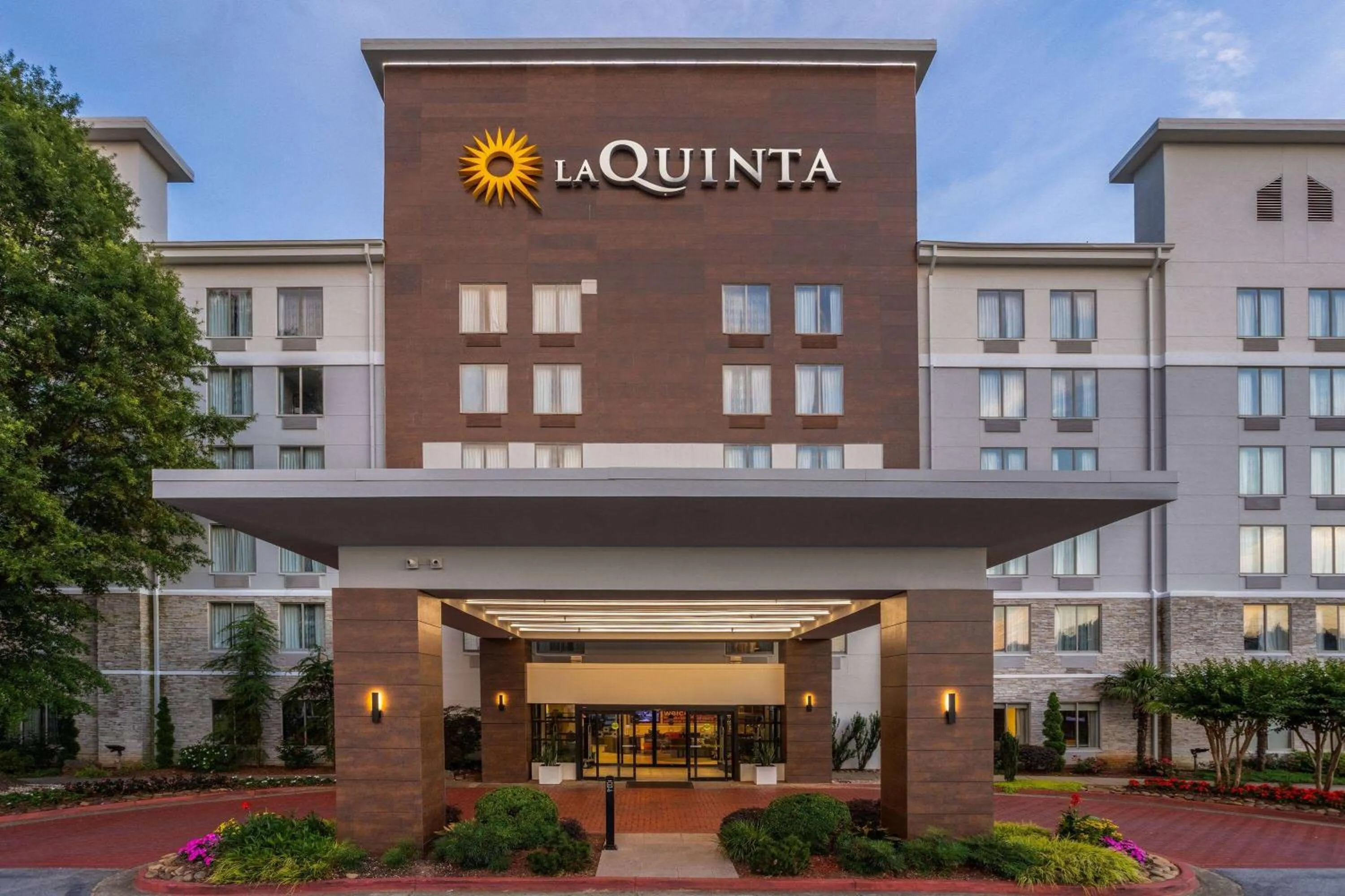 Property building in La Quinta by Wyndham Atlanta Airport North