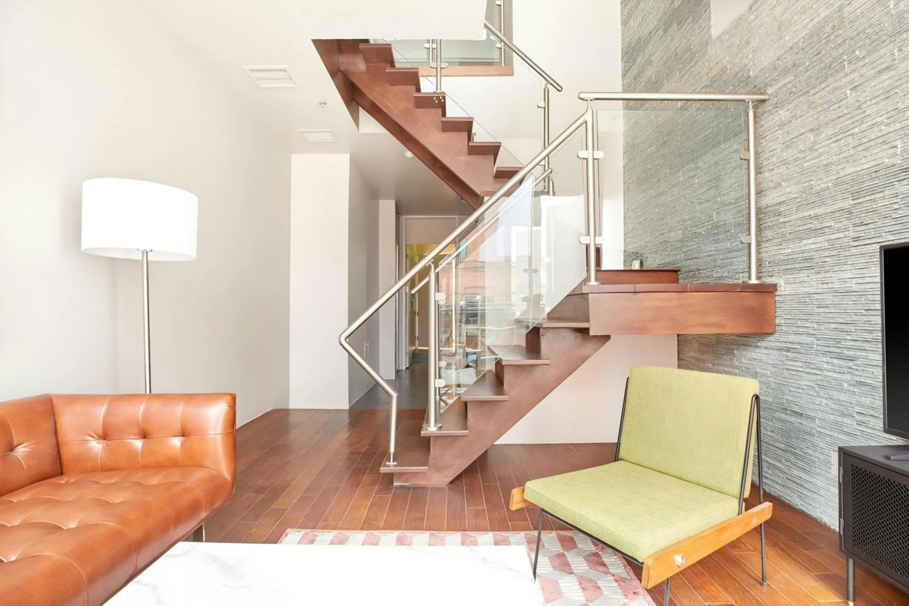 Living room in The Slate Hotel Downtown, Sonder by Marriott Bonvoy