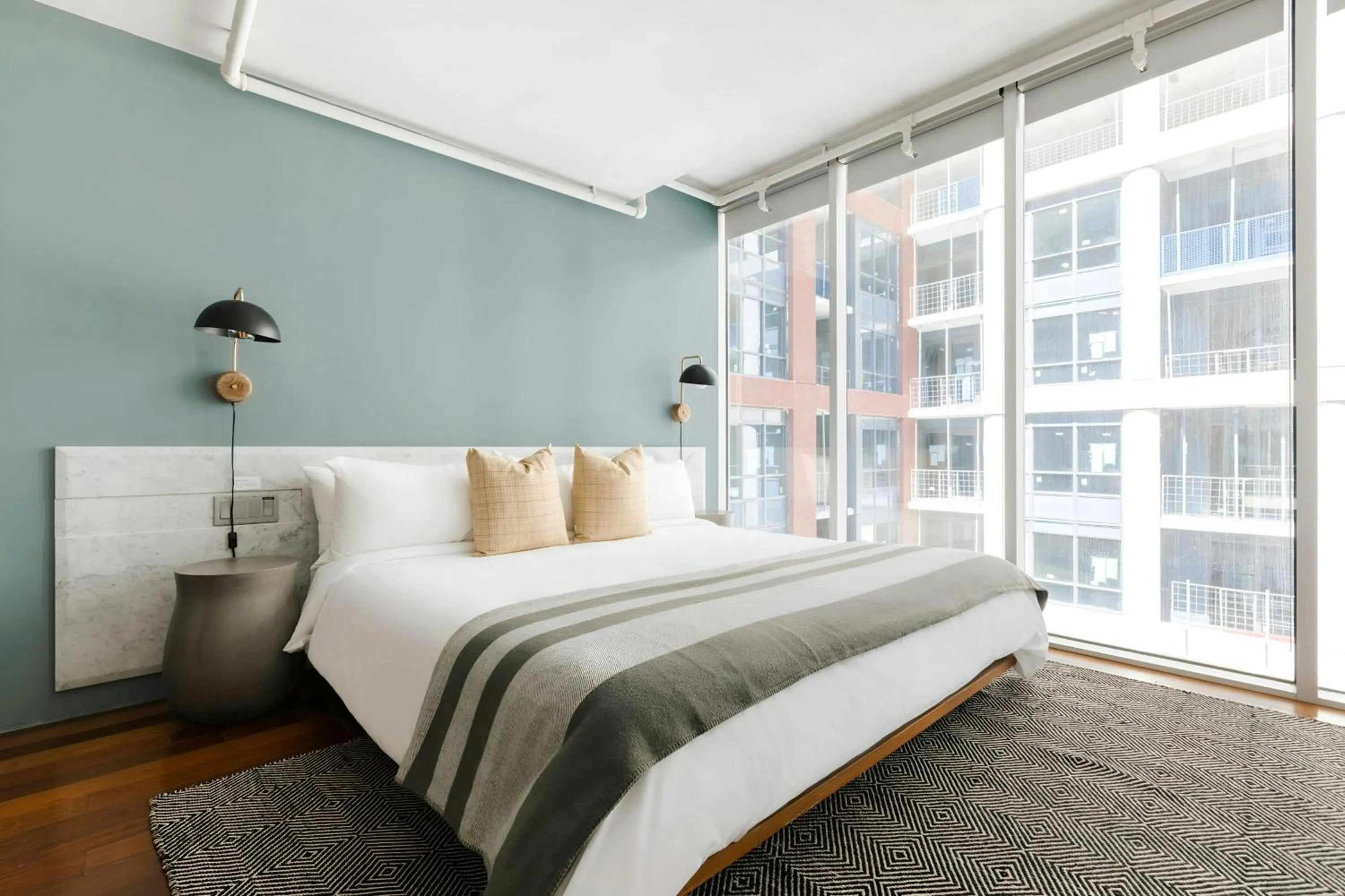 Bedroom, Bed in The Slate Hotel Downtown, Sonder by Marriott Bonvoy