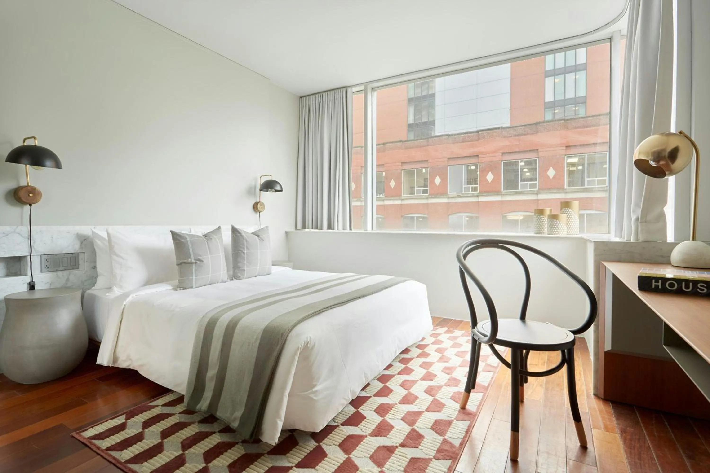 Bedroom, Bed in The Slate Hotel Downtown, Sonder by Marriott Bonvoy