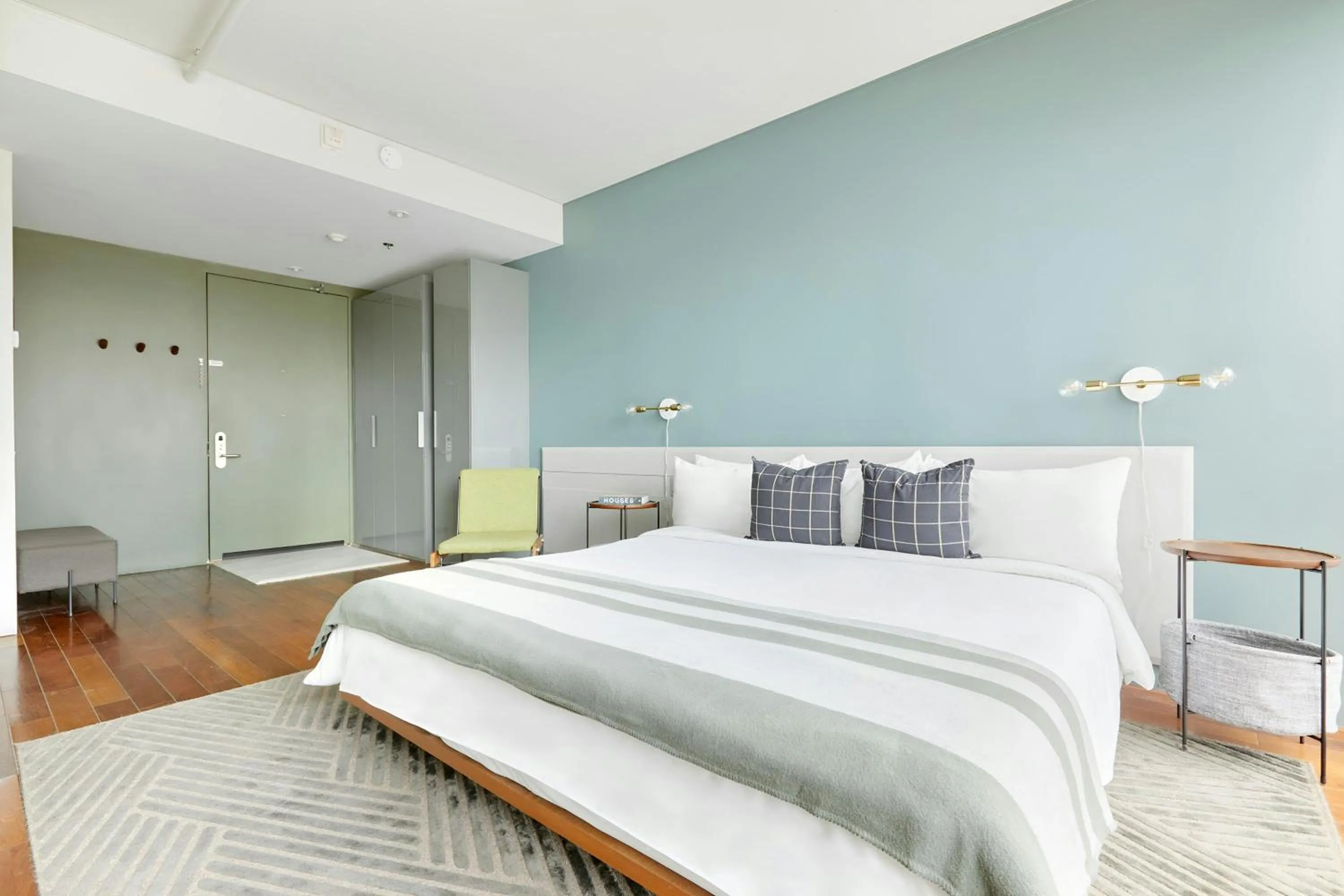 Bedroom, Bed in The Slate Hotel Downtown, Sonder by Marriott Bonvoy