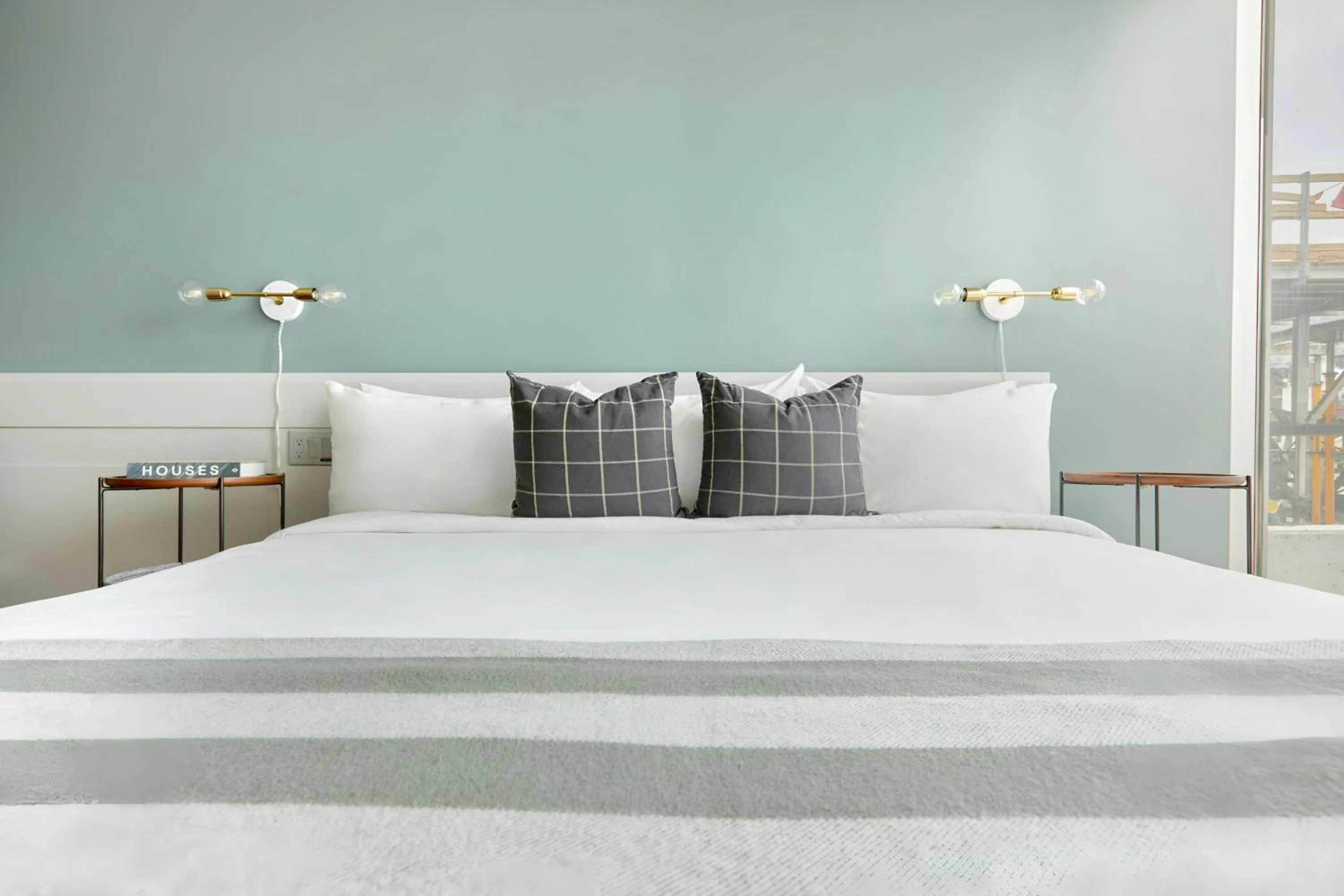 Bedroom, Bed in The Slate Hotel Downtown, Sonder by Marriott Bonvoy