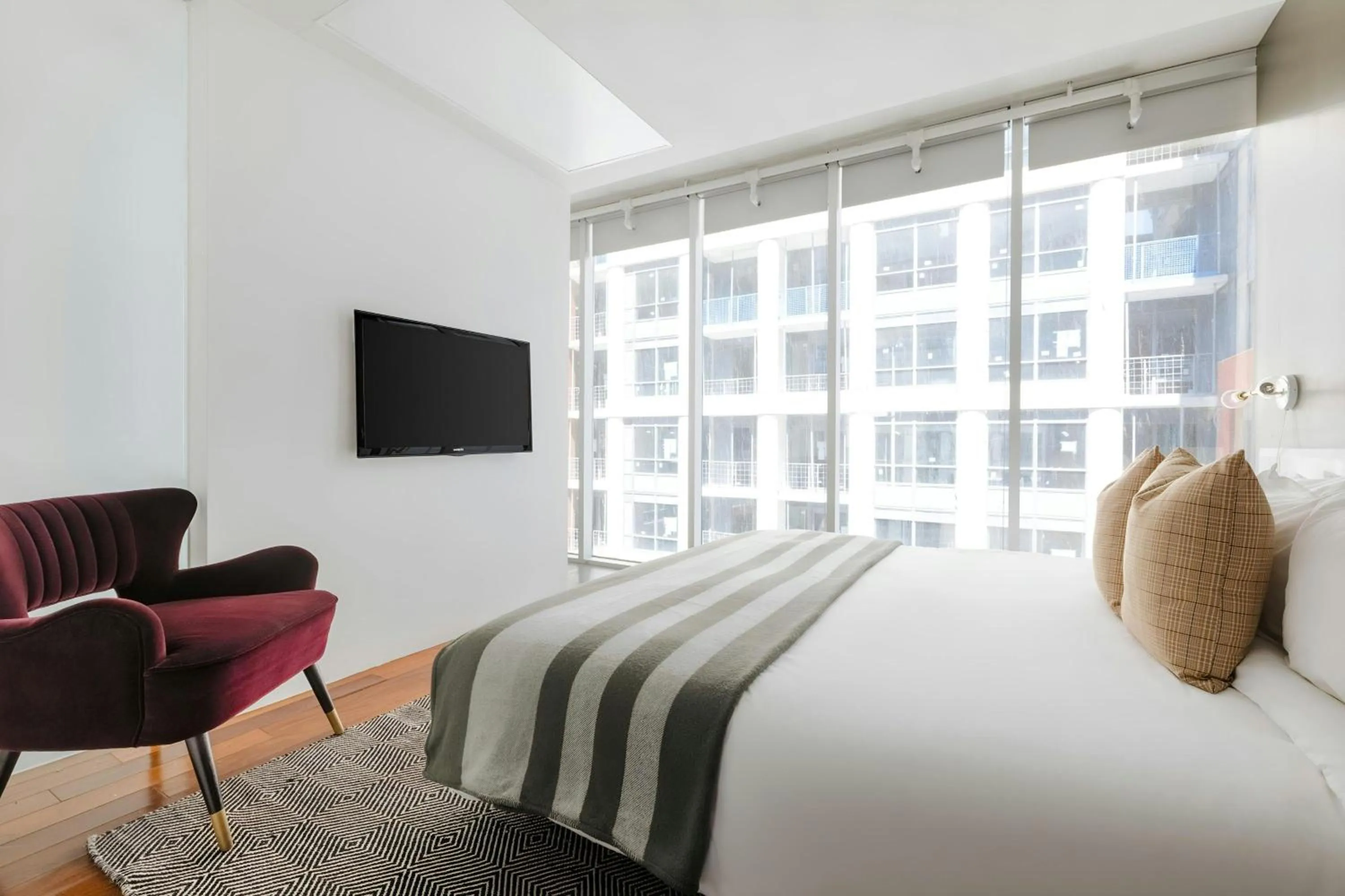 Bedroom, Bed in The Slate Hotel Downtown, Sonder by Marriott Bonvoy