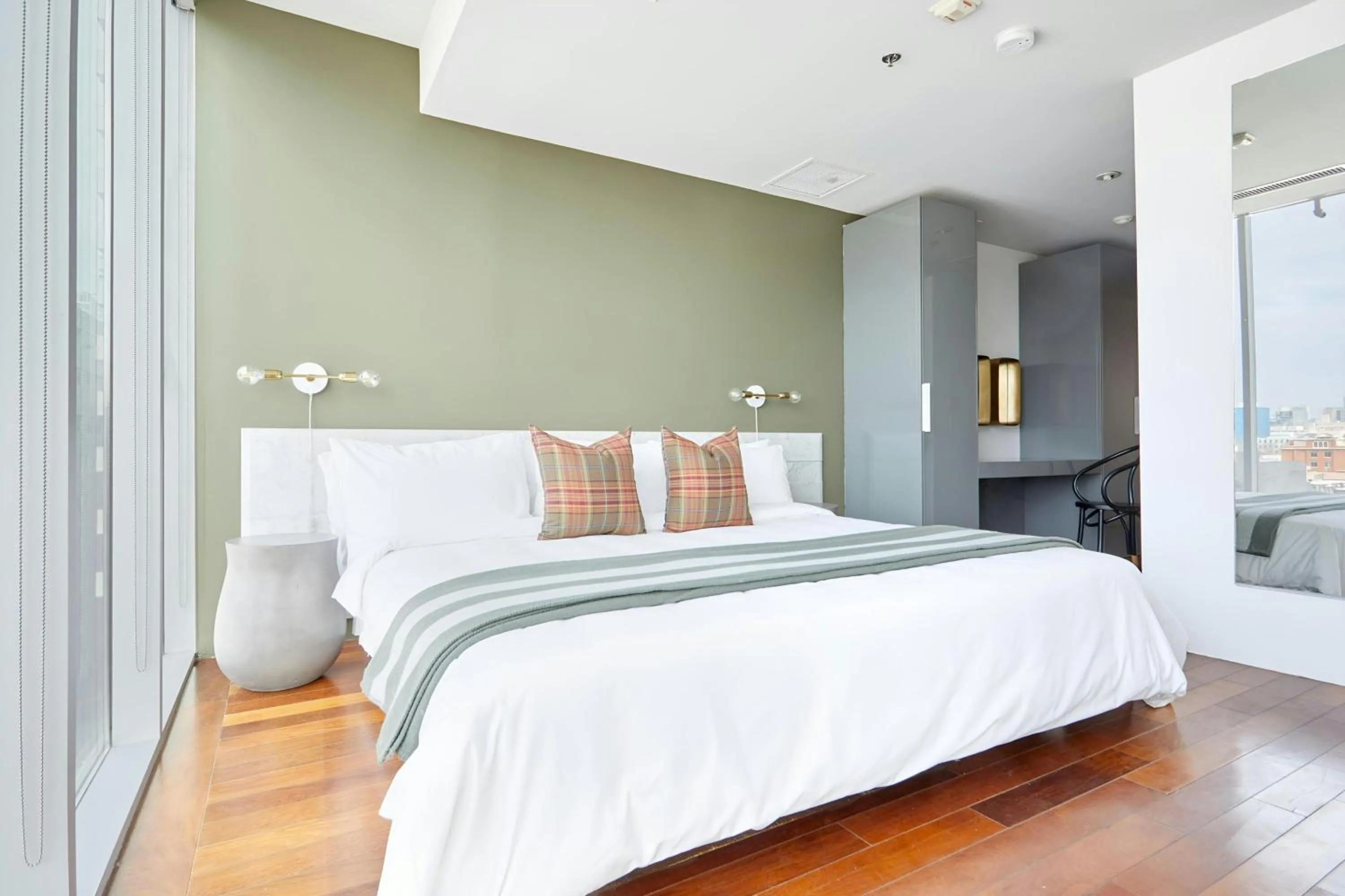 Bedroom, Bed in The Slate Hotel Downtown, Sonder by Marriott Bonvoy