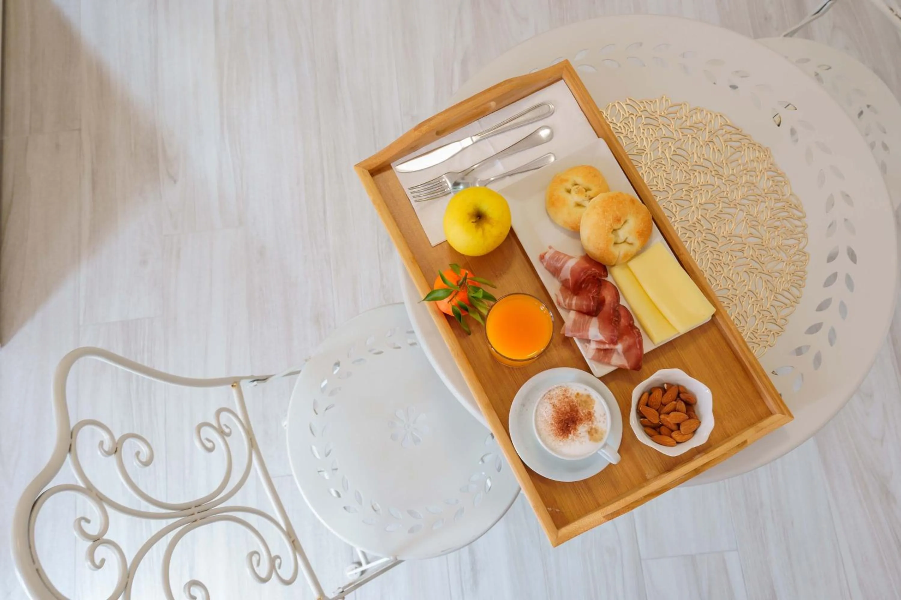 Food and drinks in Nùe Rooms