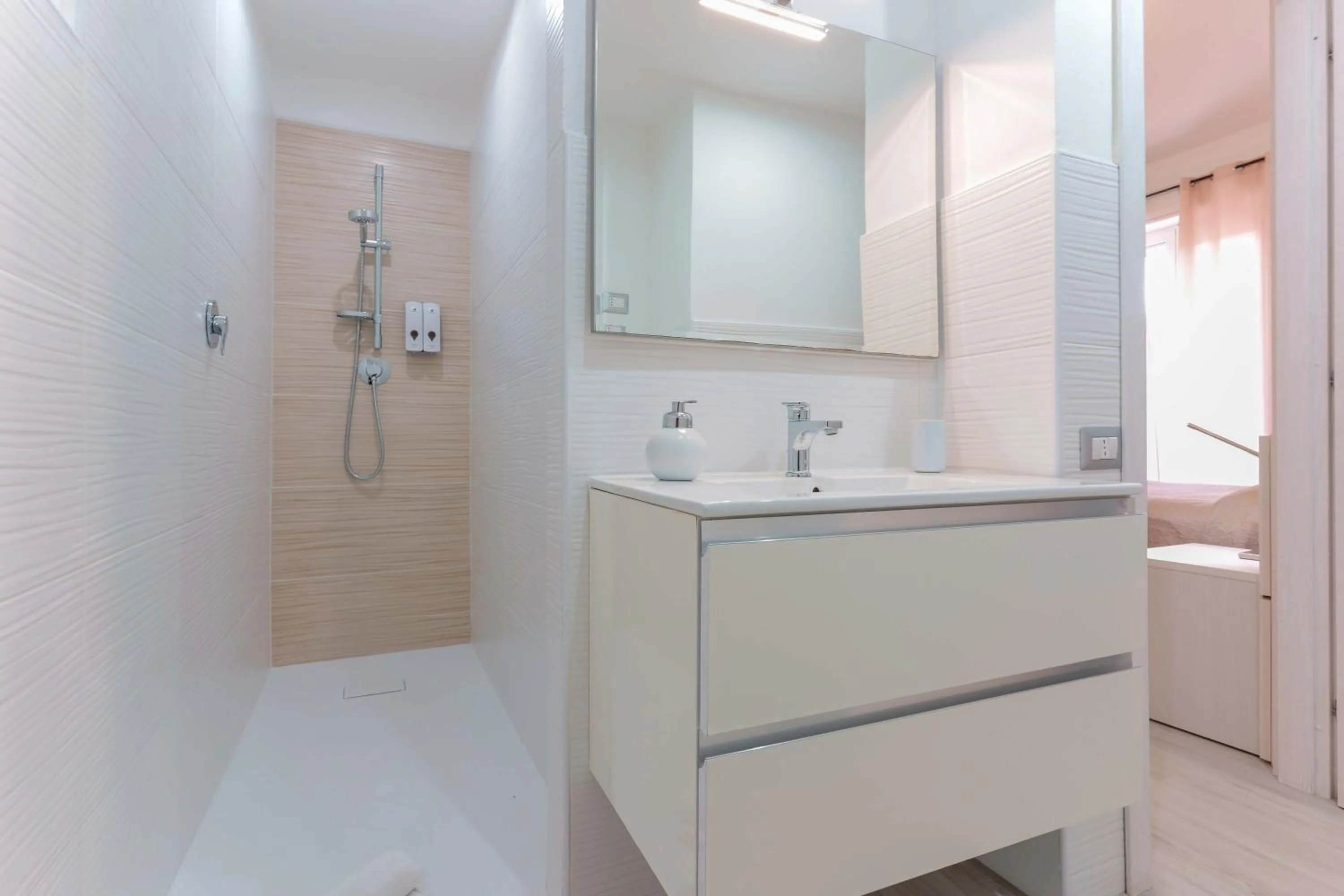 Shower in Nùe Rooms