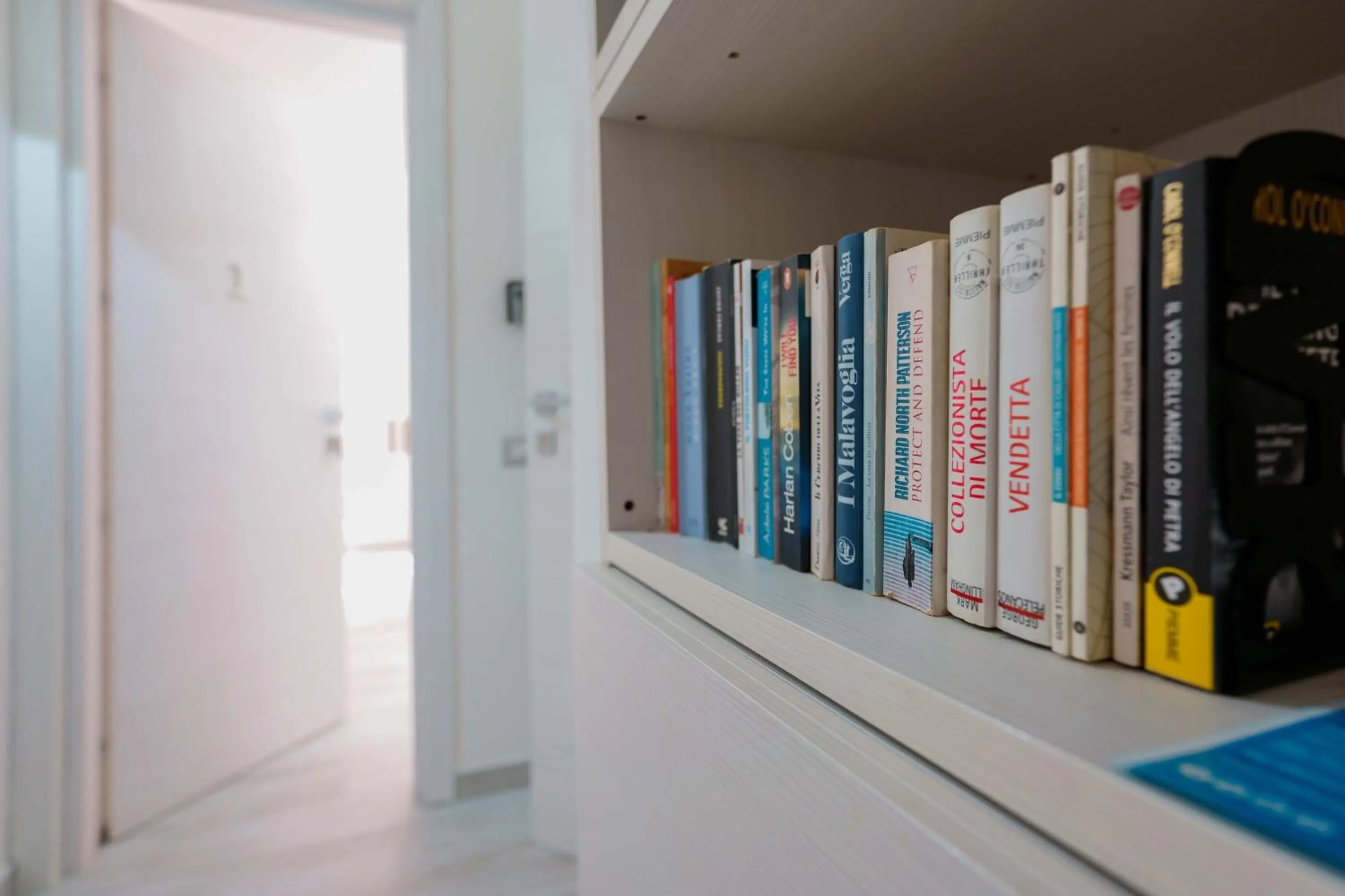 Library in Nùe Rooms