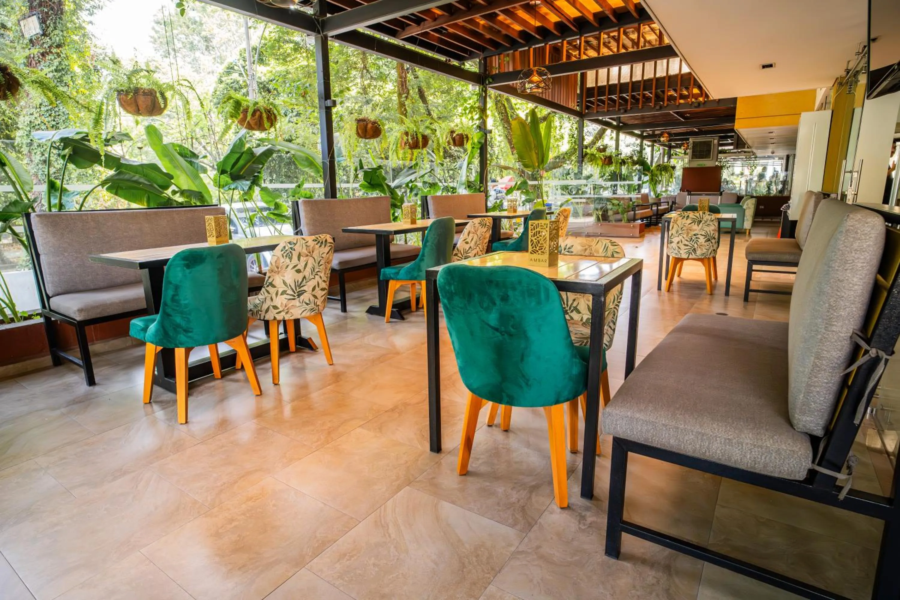 Restaurant/places to eat in Ambar Hotel Boutique Cali