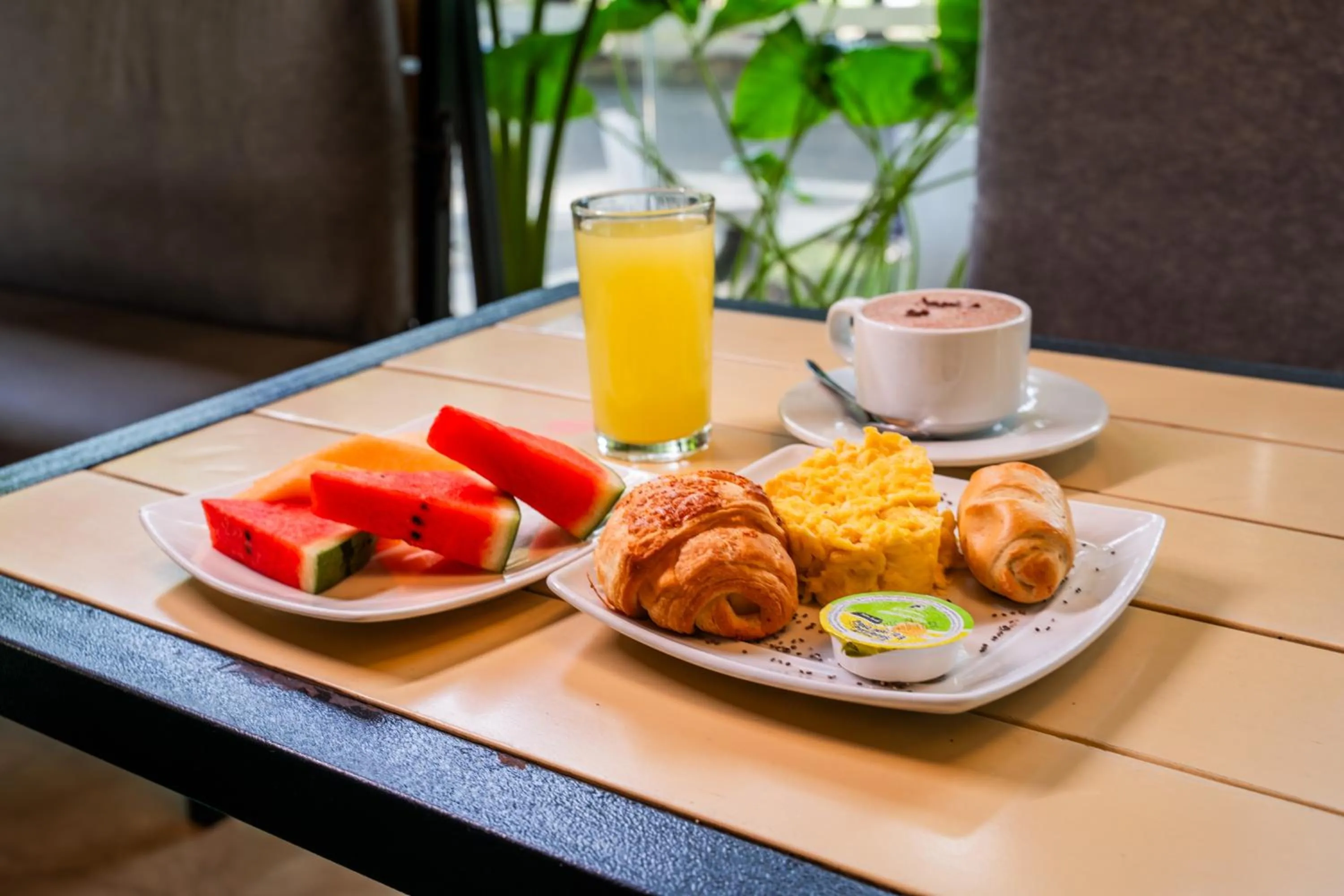 Breakfast in Ambar Hotel Boutique Cali