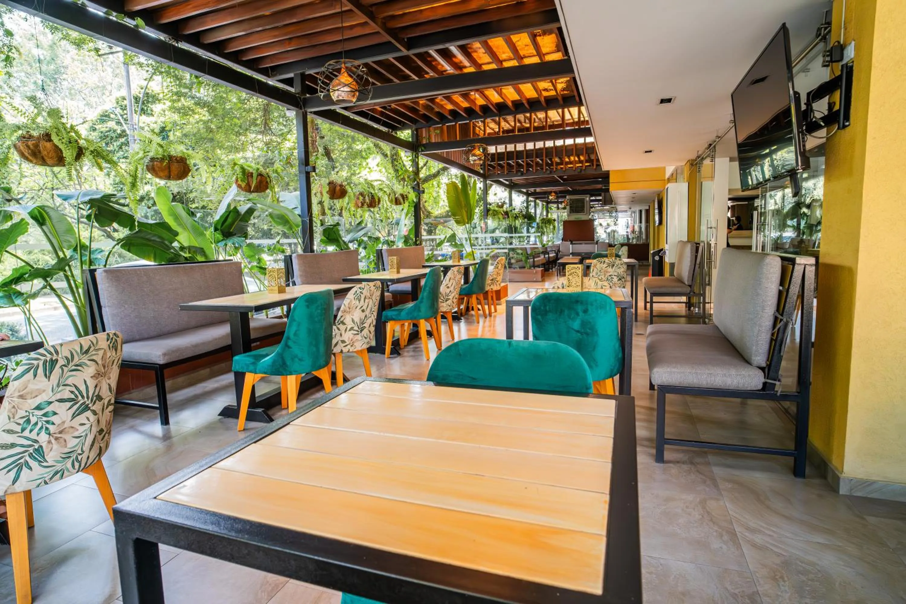 Restaurant/places to eat in Ambar Hotel Boutique Cali