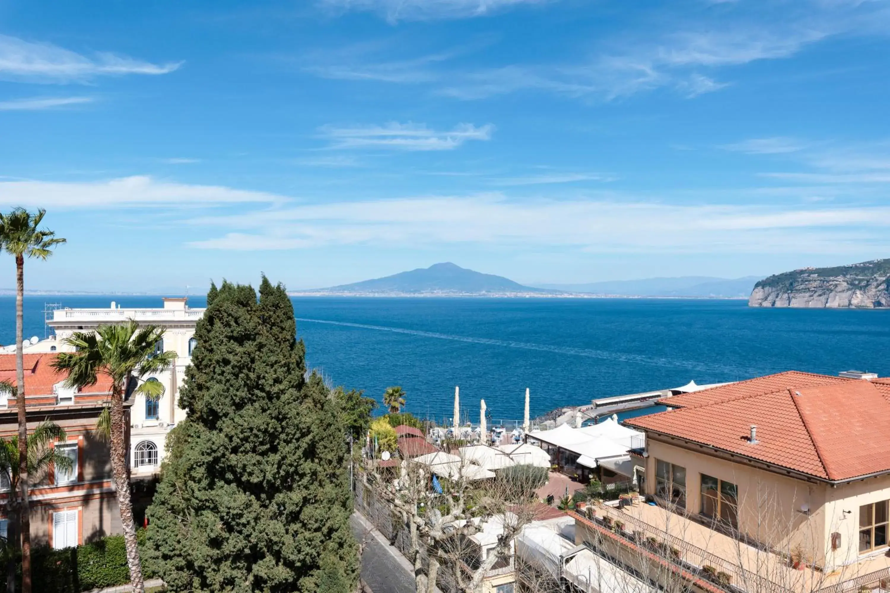 One-Bedroom Apartment with Terrace and Sea View - Split Level in Al Centro Suites One-Bedroom Apartment with Terrace and Sea View - Split Level in Al Centro Suites