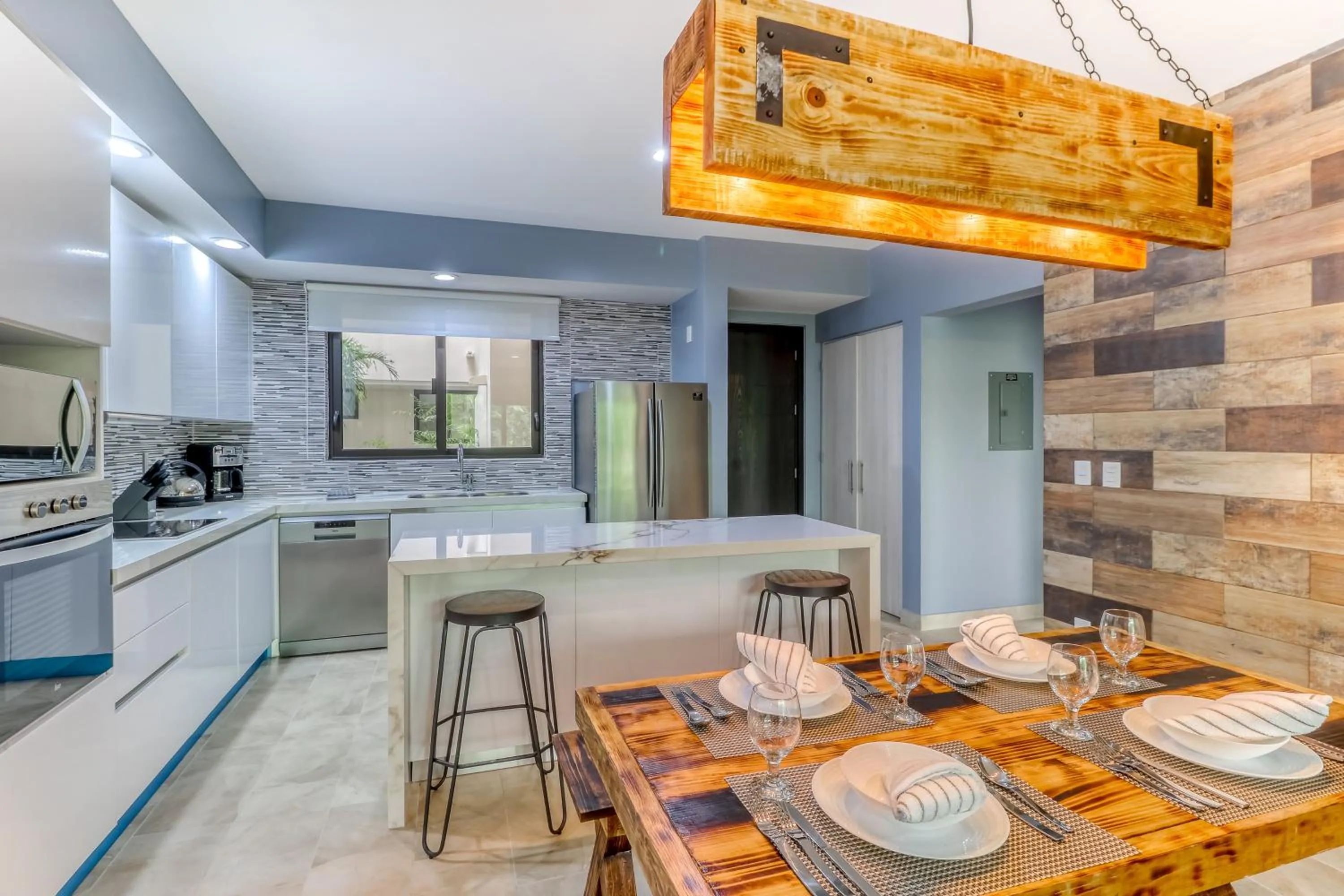 Chandelier B102 @ Lagunas