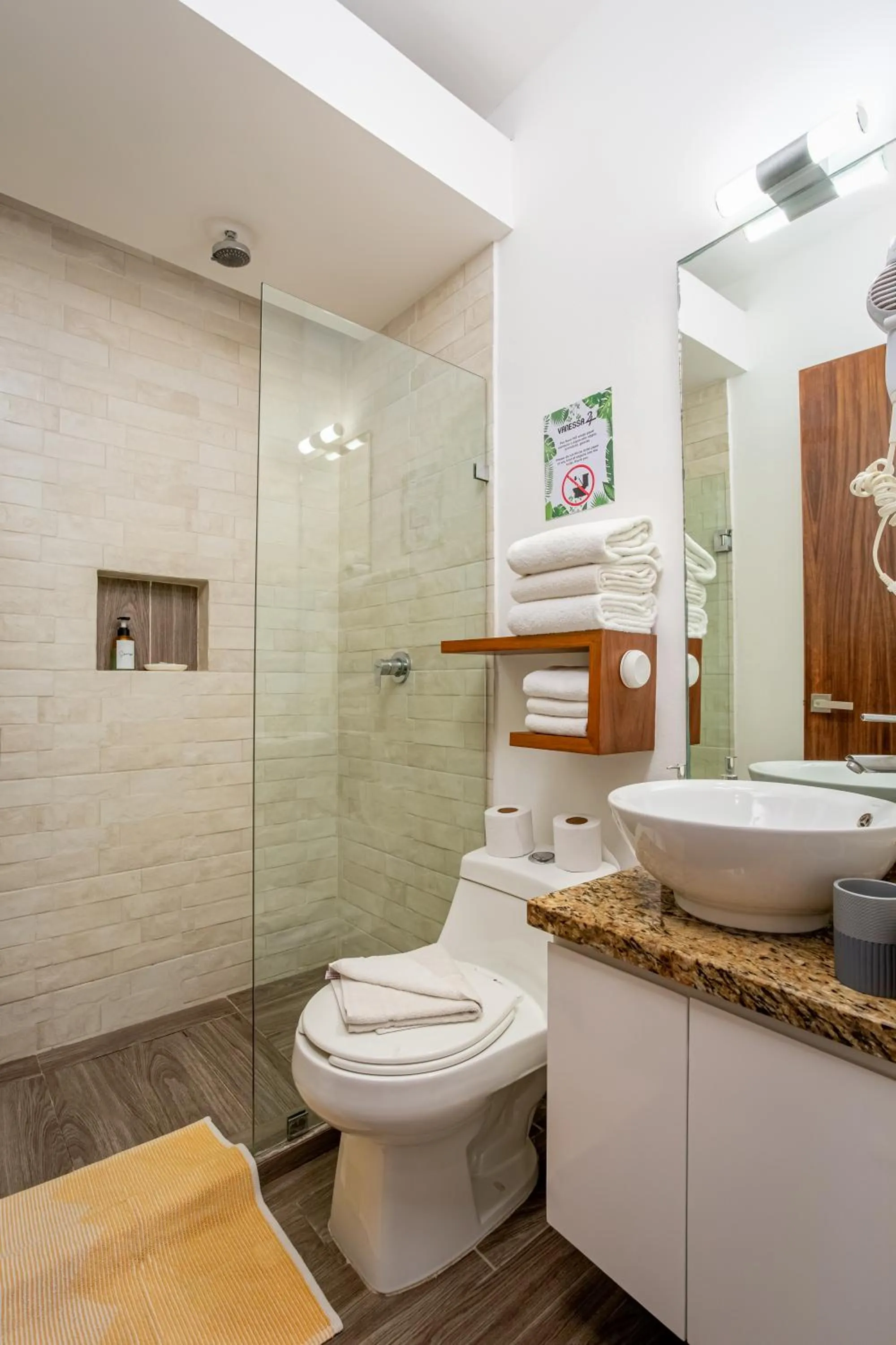 Shower in Edificio Vanessa 24 studios