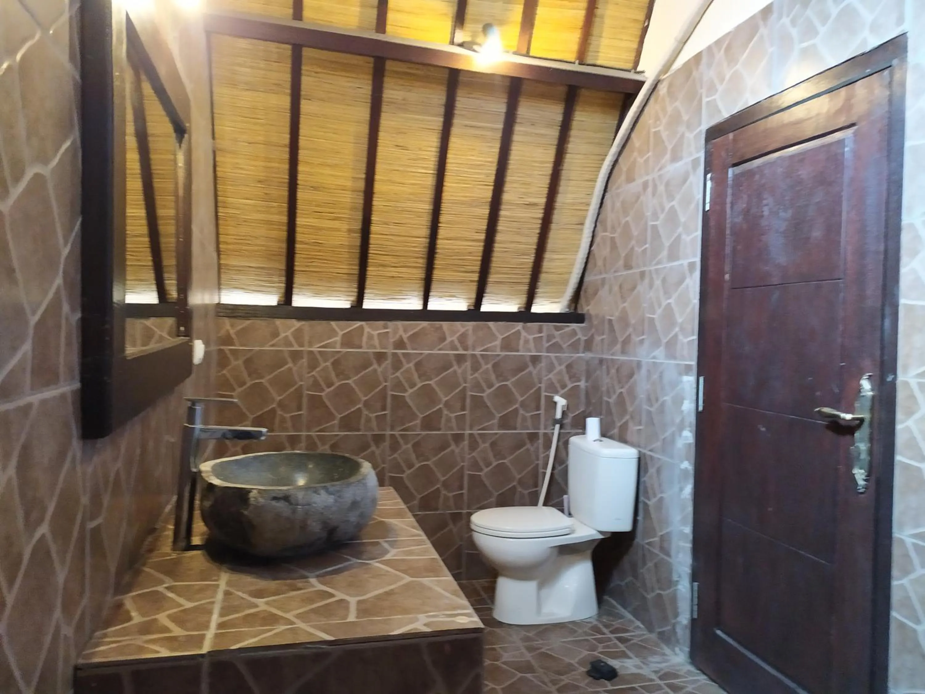 Toilet in Kusuka Bungalow