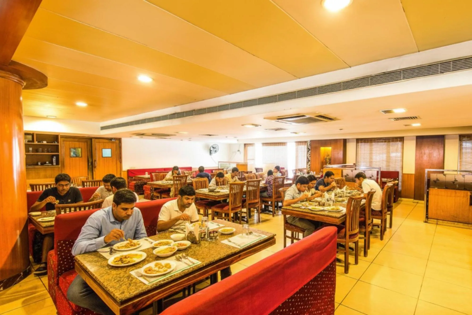 Restaurant/places to eat in Fabhotel Blossoms Service Apartment - T Nagar