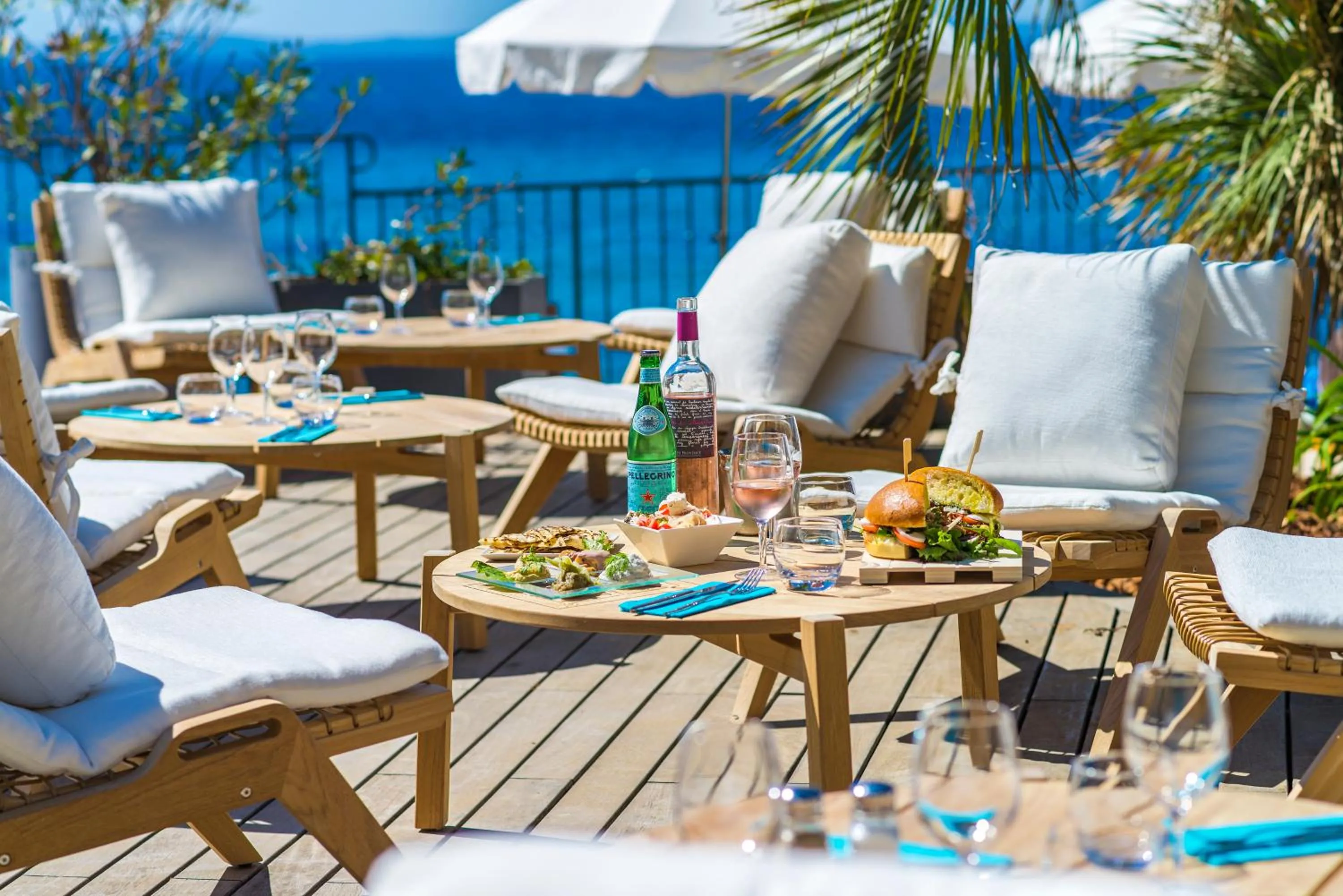 Patio in Hôtel Le Bailli De Suffren
