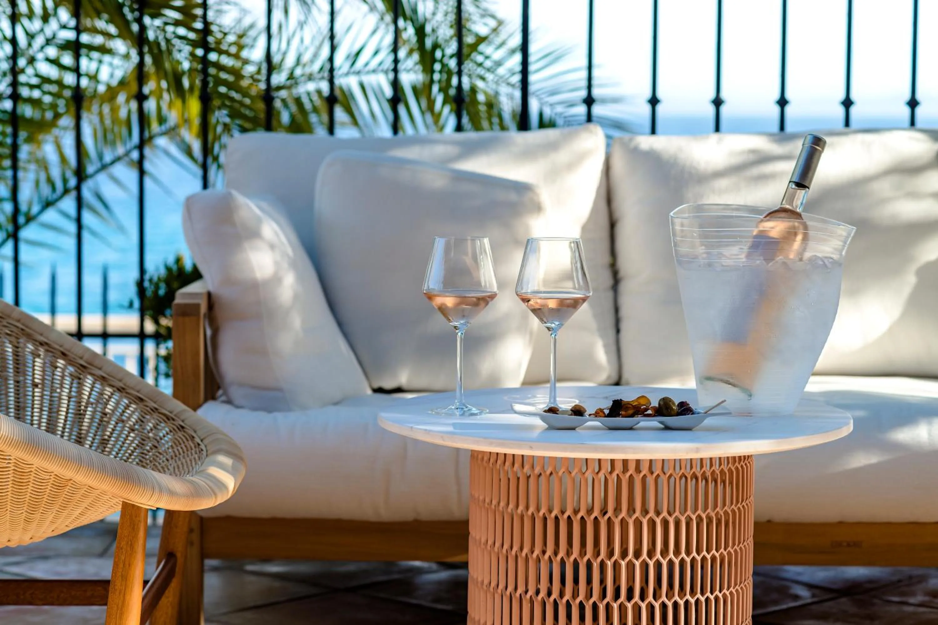 Patio in Hôtel Le Bailli De Suffren