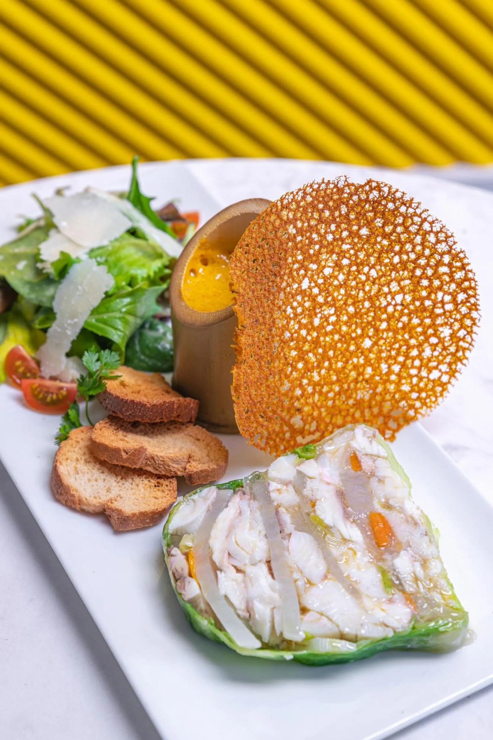 Food and drinks in Hôtel Le Bailli De Suffren