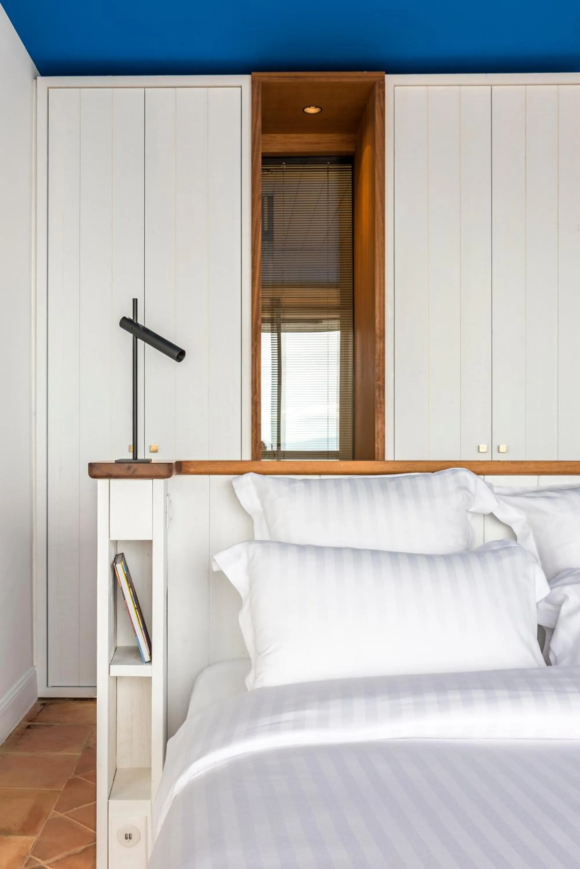 Decorative detail, Bed in Hôtel Le Bailli De Suffren