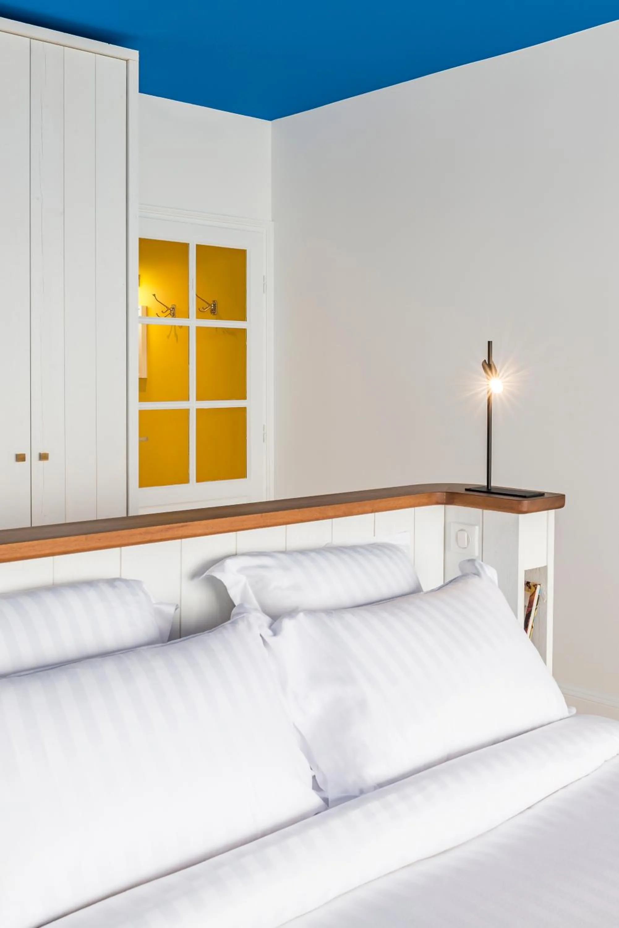 Photo of the whole room, Bed in Hôtel Le Bailli De Suffren