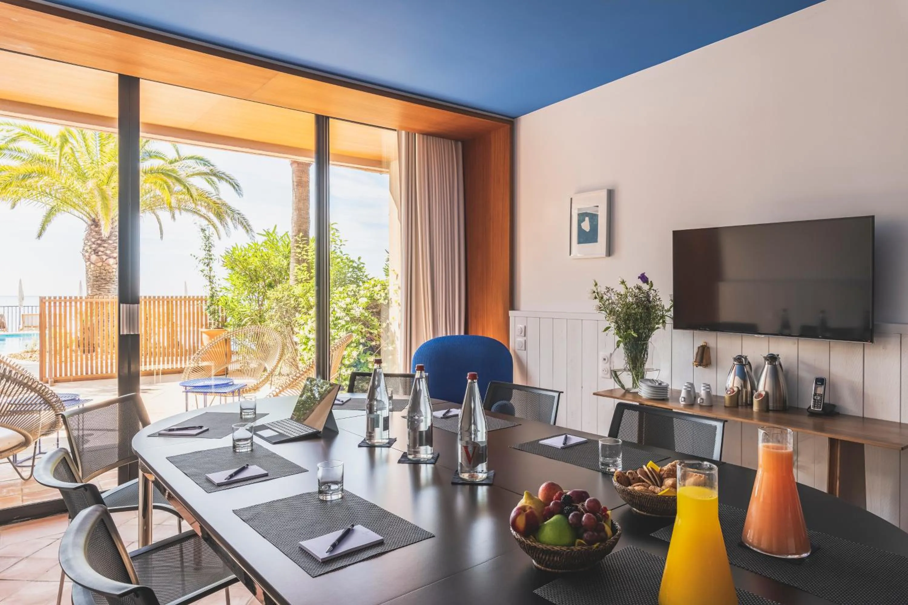 Area and facilities in Hôtel Le Bailli De Suffren