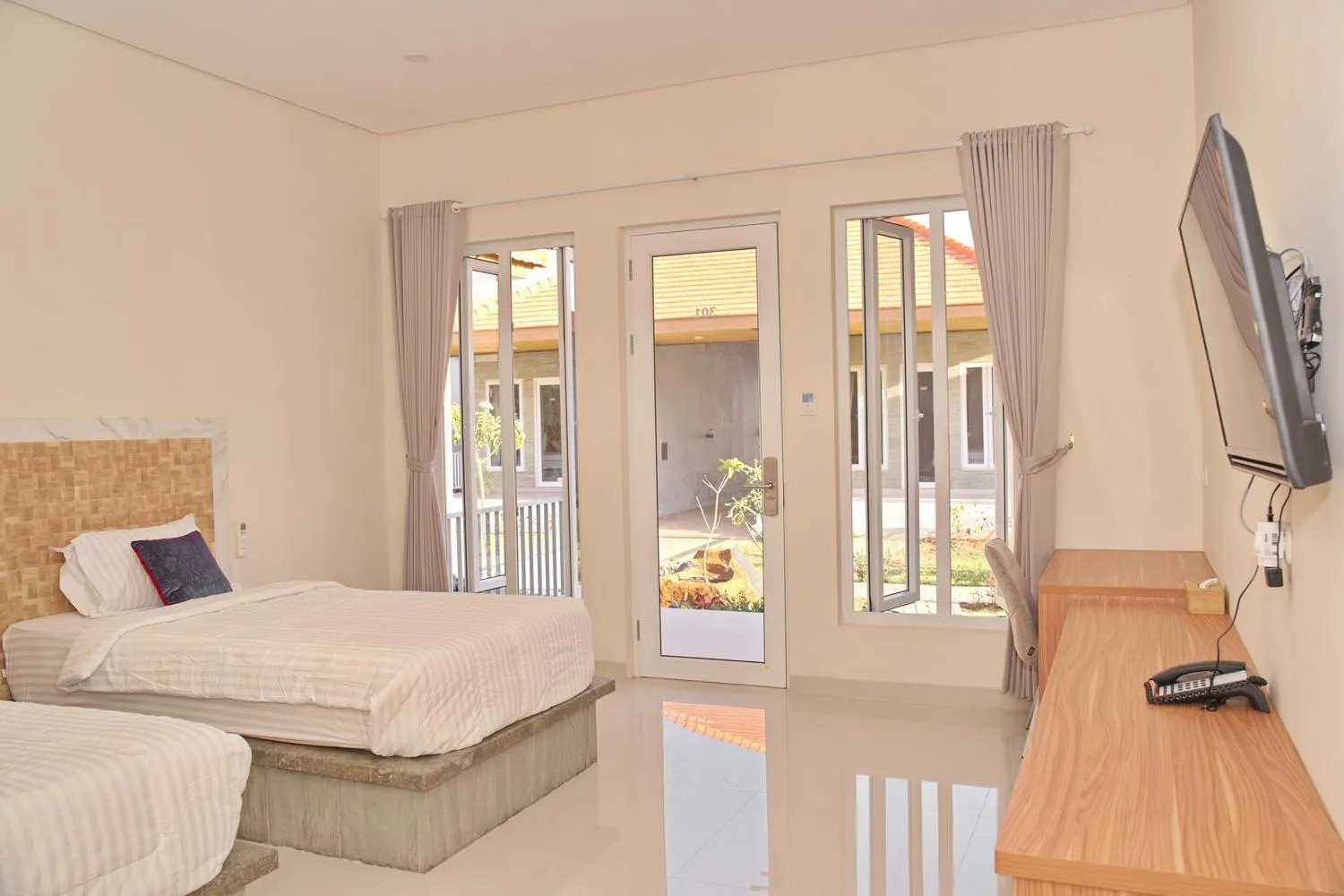 Bedroom, Bed in Seamount Hotel Amed