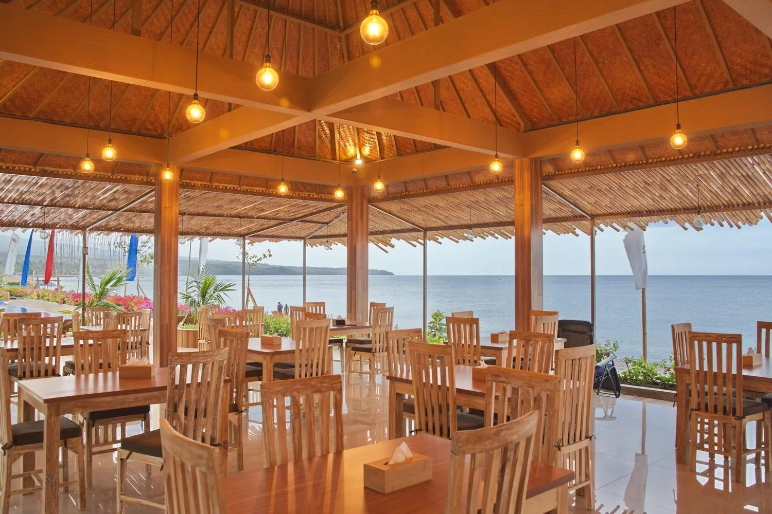 Restaurant/places to eat in Seamount Hotel Amed