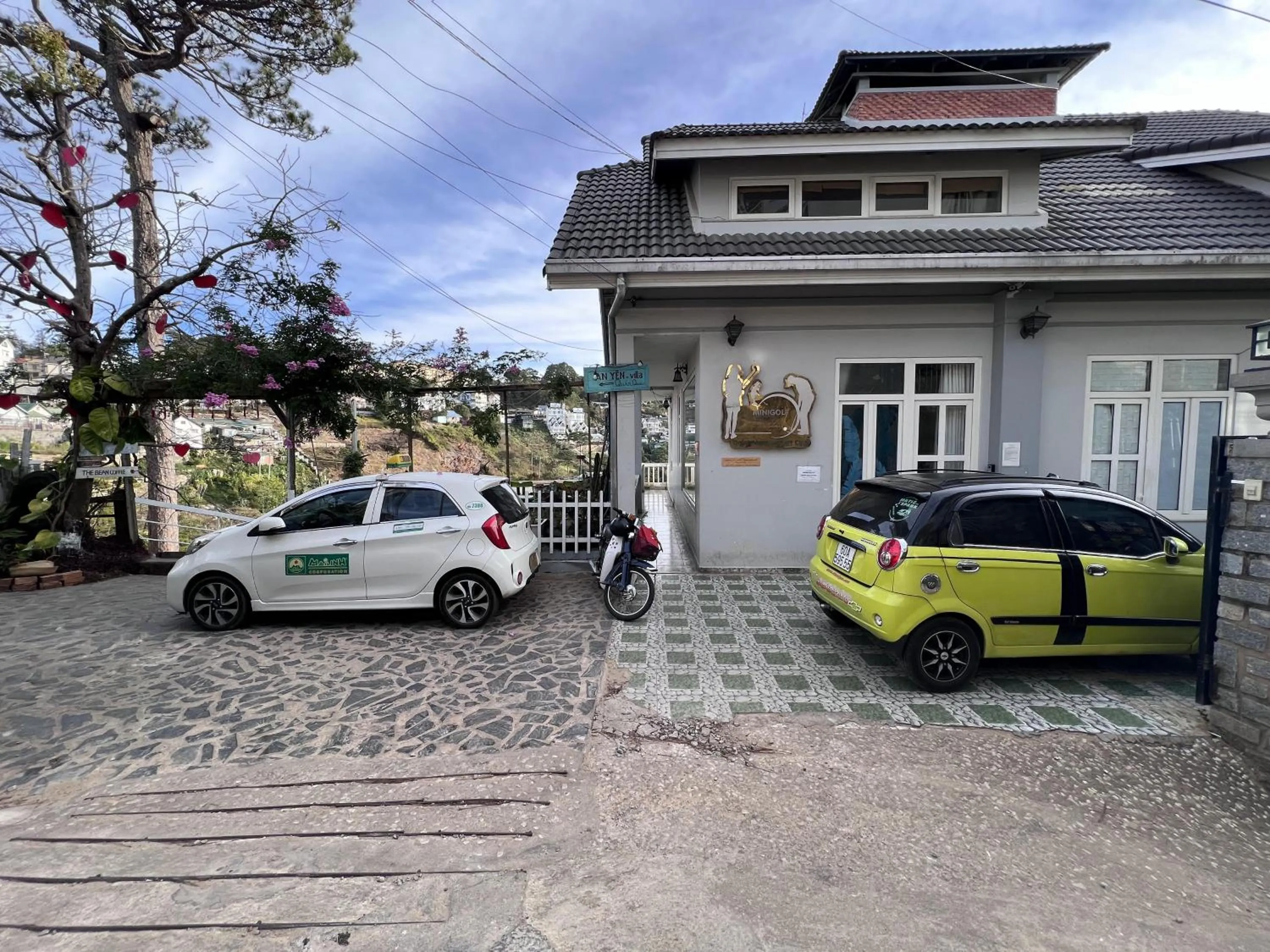 Parking in An Yên Villa Đà Lạt