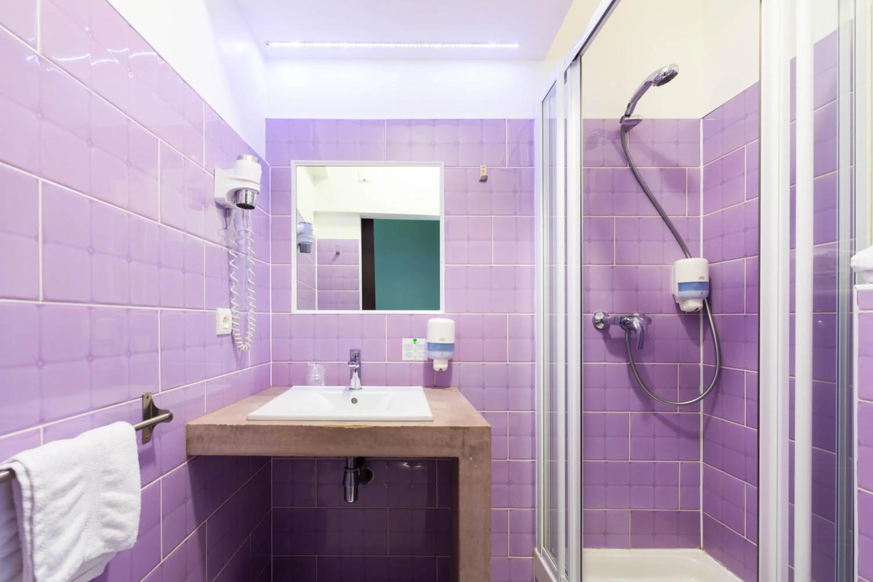 Bedroom in Sud Hôtel Restaurant