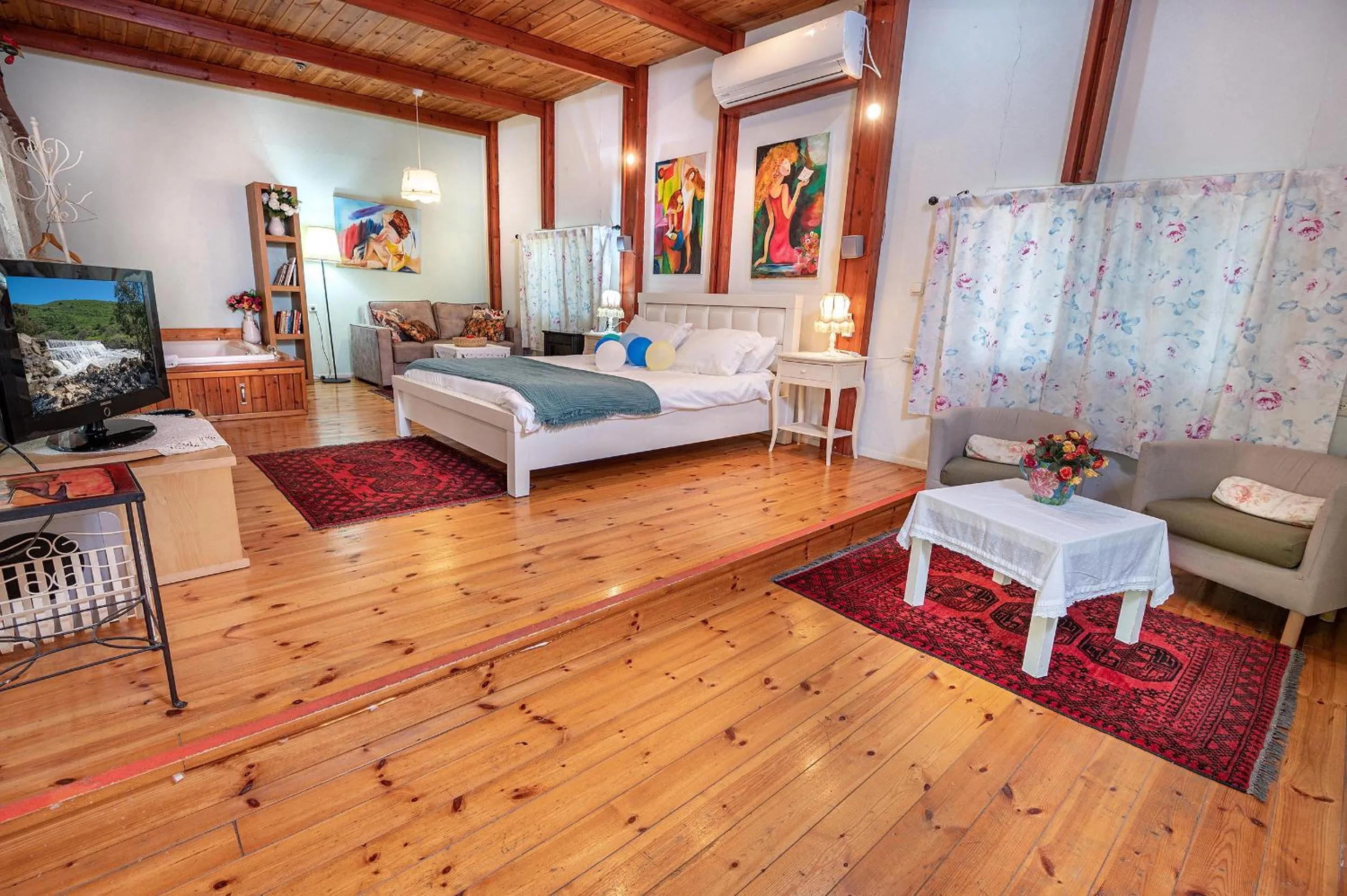 Bed in Marom Romance