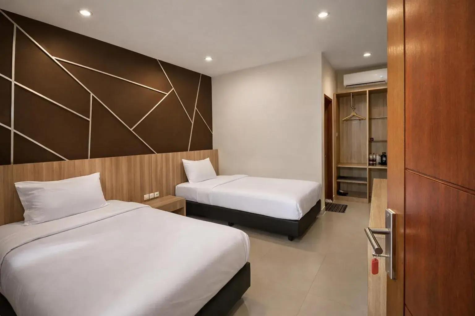 Deluxe Twin Room in Grand Kuta Hotel Lombok - Pool - 43 inch Google TV - Strong 60Mbps WiFi - New Enhanced Management Deluxe Twin Room in Grand Kuta Hotel Lombok - Pool - 43 inch Google TV - Strong 60Mbps WiFi - New Enhanced Management