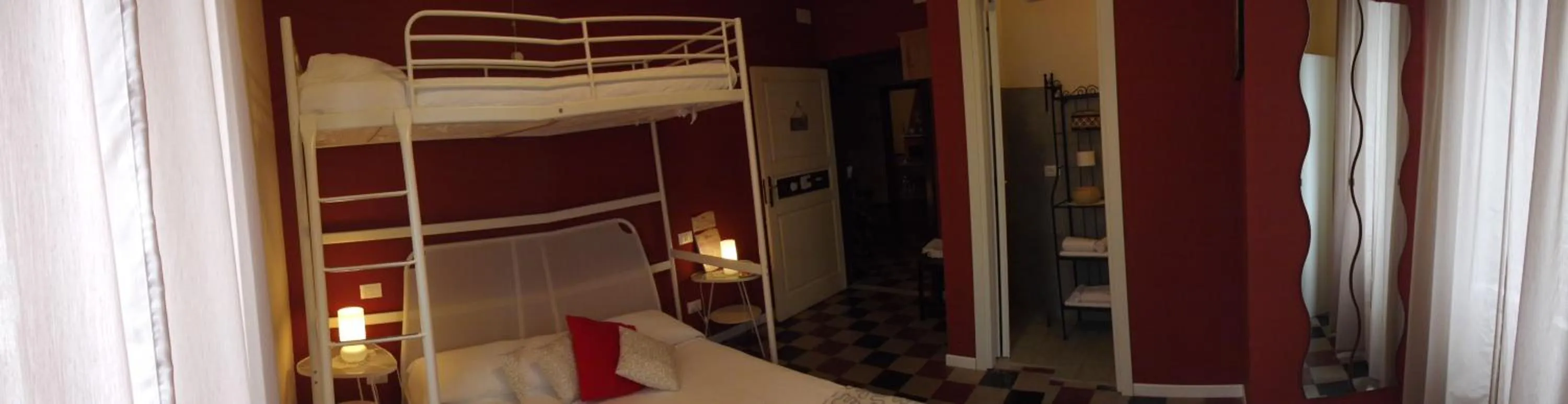 Bed in B&B Il Tempo Del Vento in front of the Castle