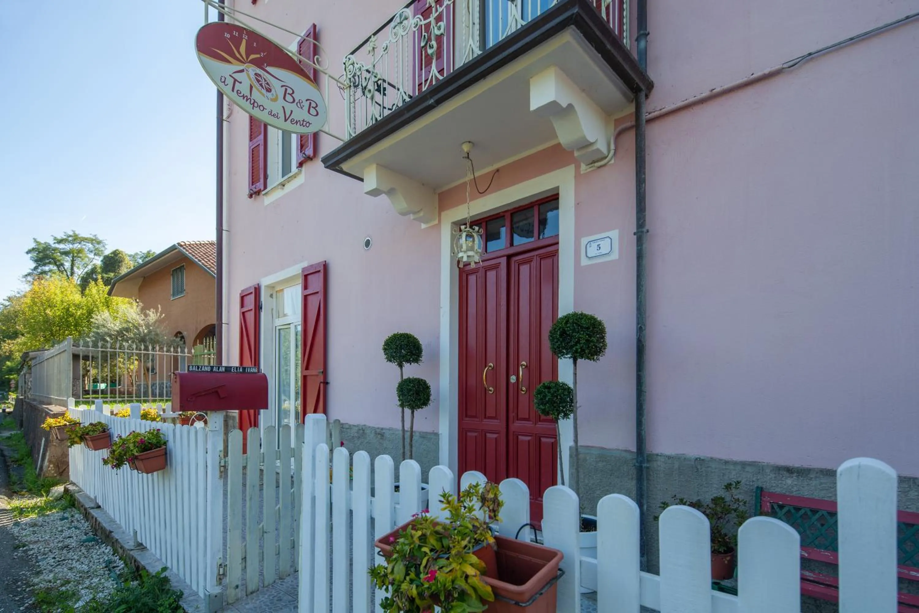 Property building in B&B Il Tempo Del Vento in front of the Castle