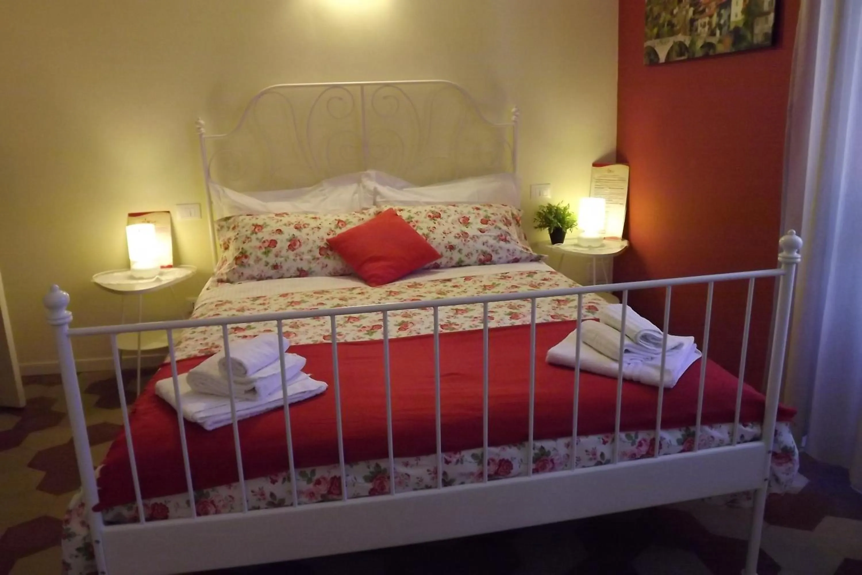 Bed in B&B Il Tempo Del Vento in front of the Castle