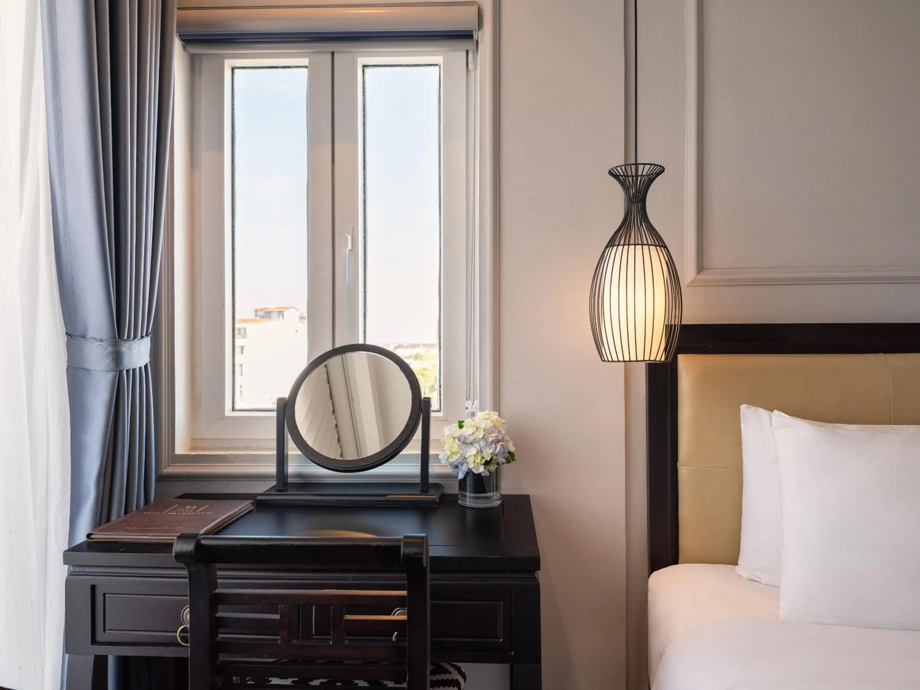 hair dresser, Bed in Hue Serene Palace Hotel