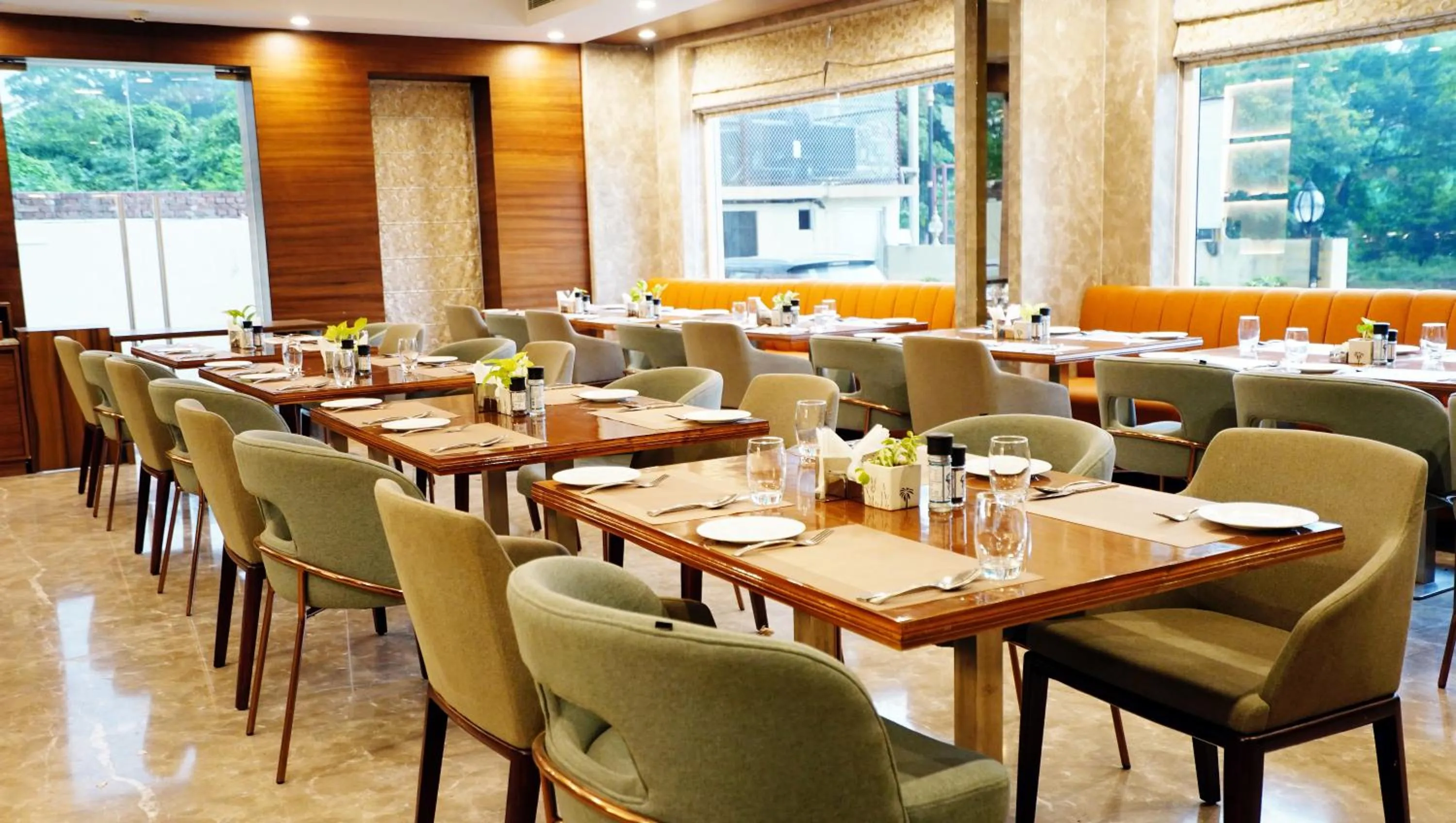 Restaurant/places to eat in The Fern Residency Sarnath